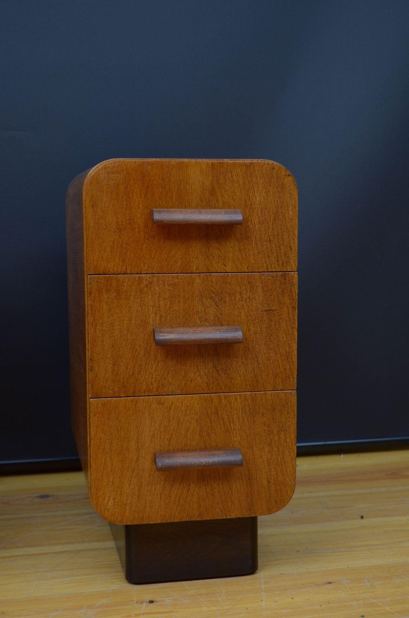 Pair Of Art Deco Style Bedside Drawers in Oak For Sale 5