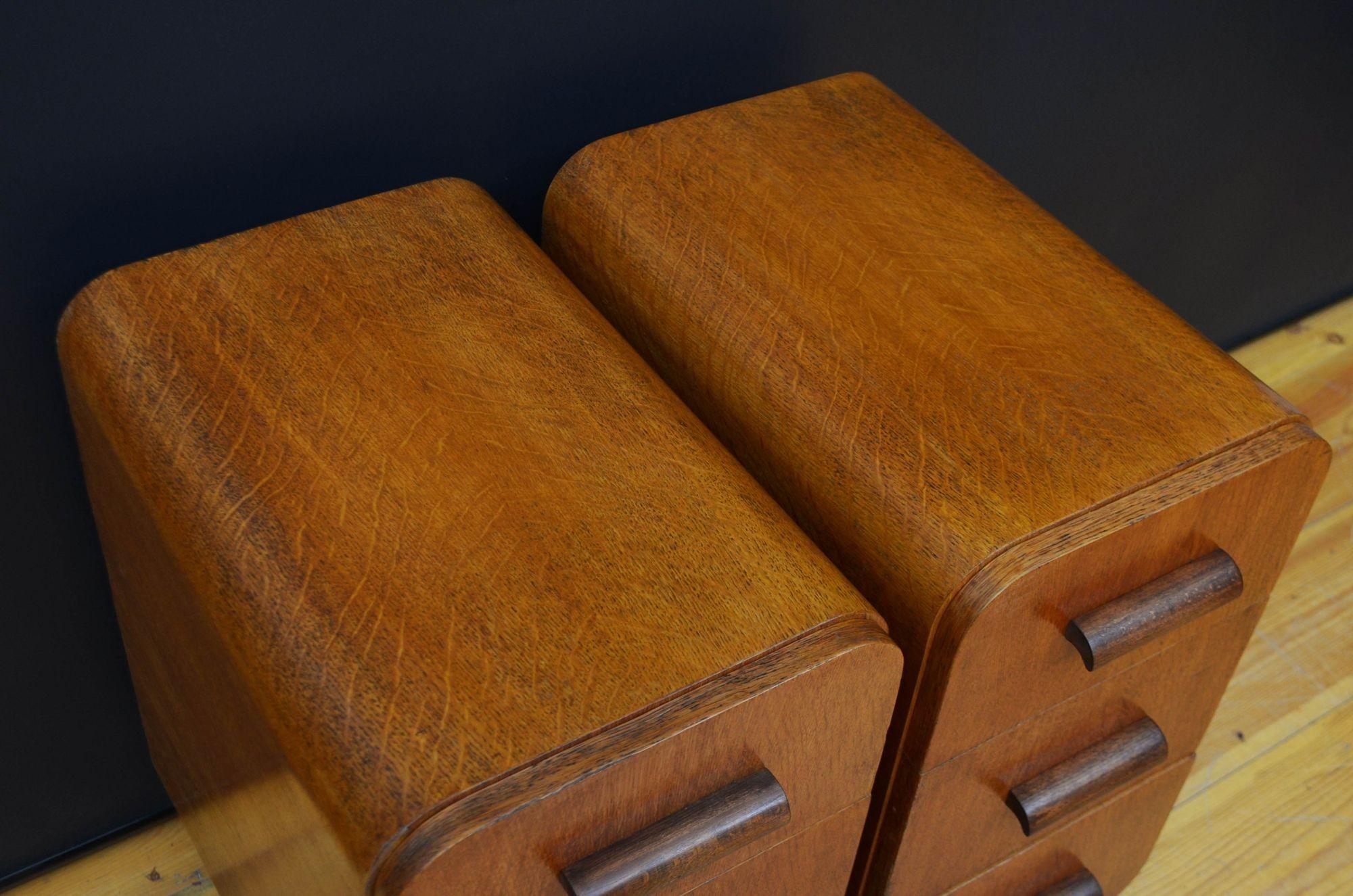 20th Century Pair Of Art Deco Style Bedside Drawers in Oak For Sale