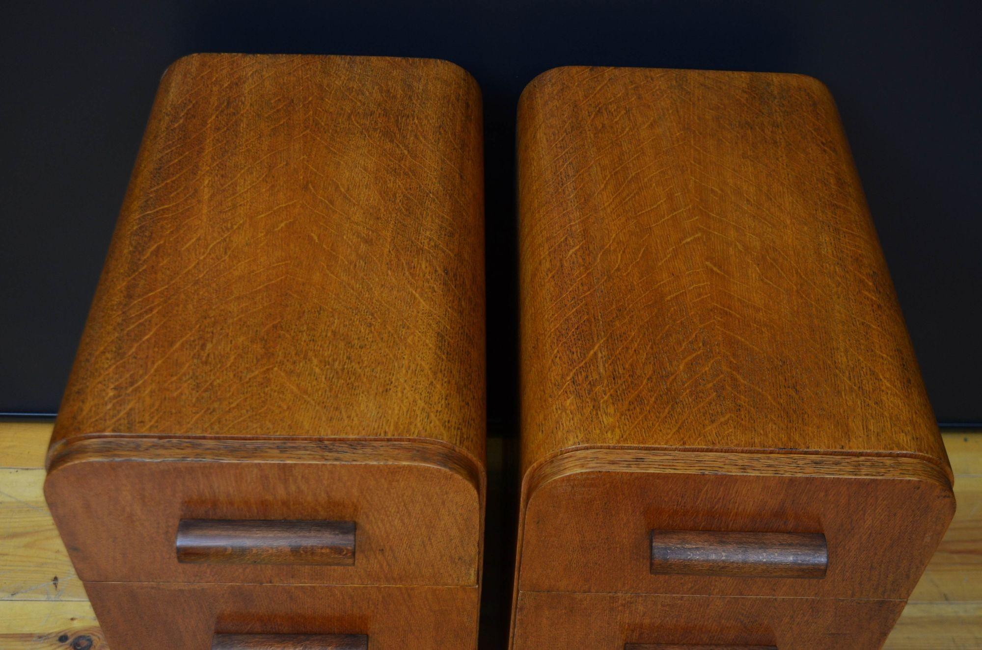Pair Of Art Deco Style Bedside Drawers in Oak For Sale 1
