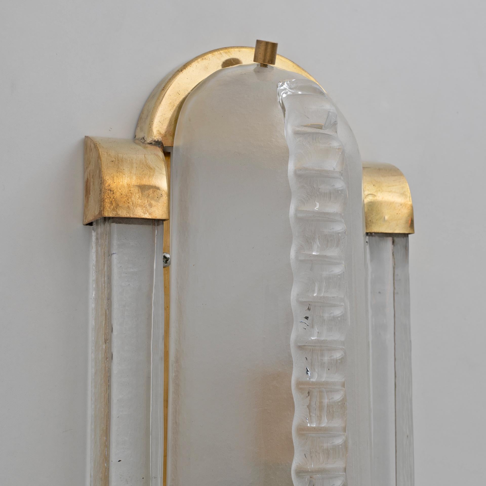 Pair of Art Dèco Style Brass and Frosted Murano Glass Sconces In Good Condition For Sale In Puglia, Puglia