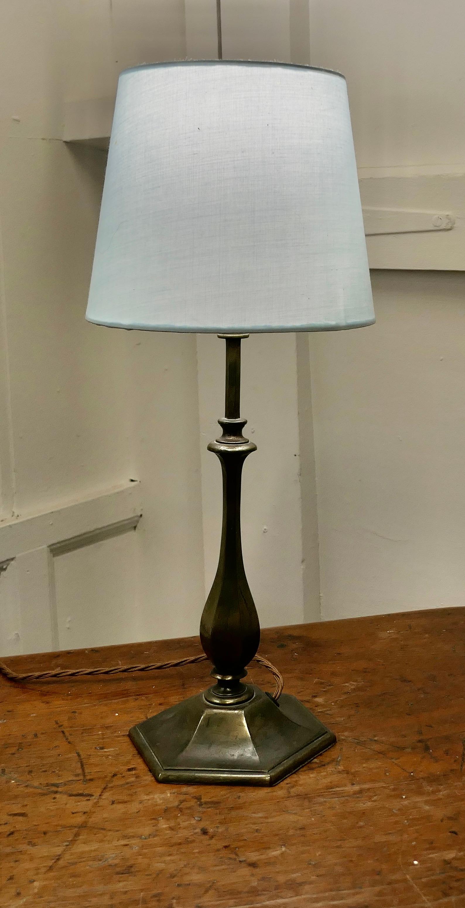Milieu du XXe siècle Paire de  Lampes de table en laiton de style Art Déco    en vente