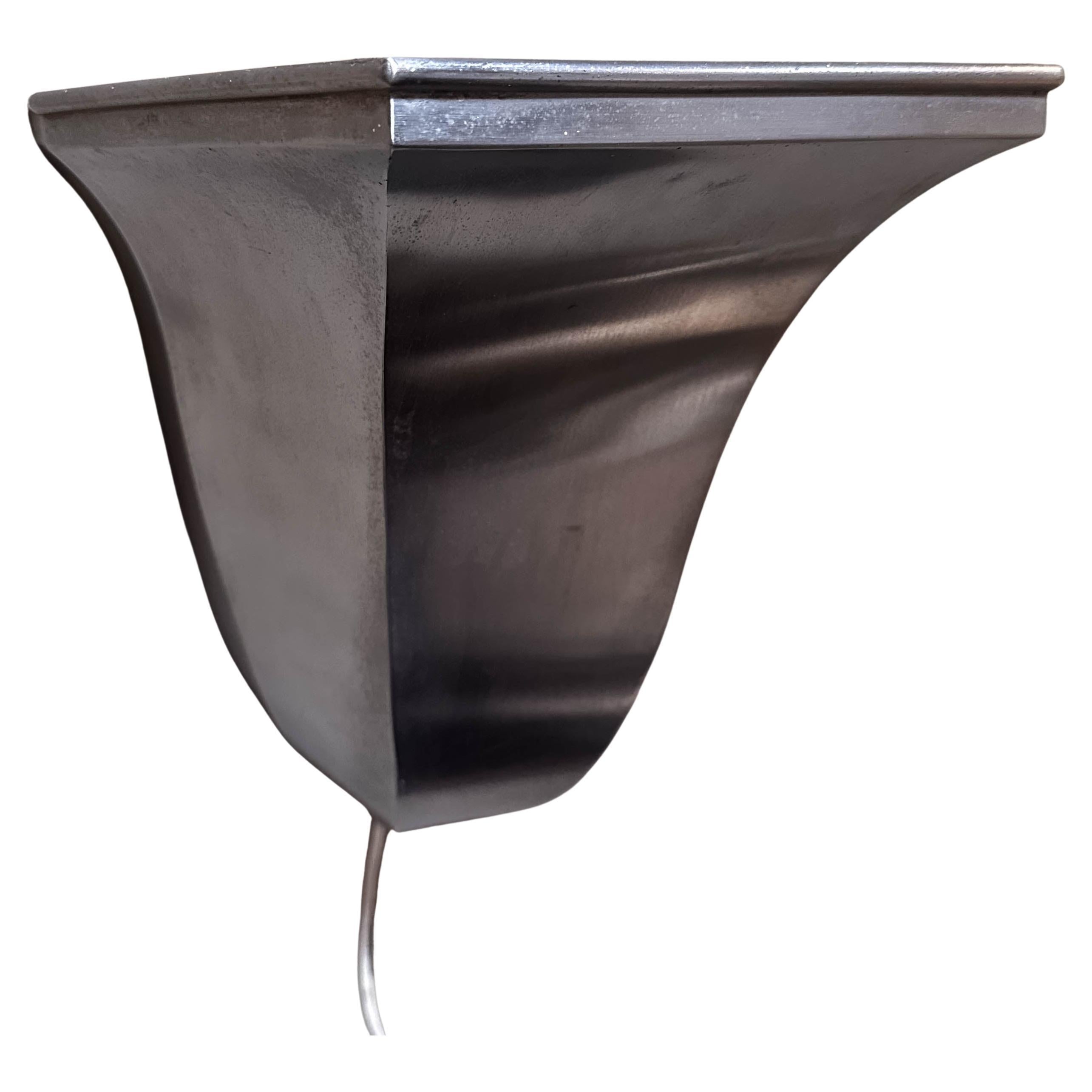 Coppia di lampade in metallo spazzolato in stile Art Deco