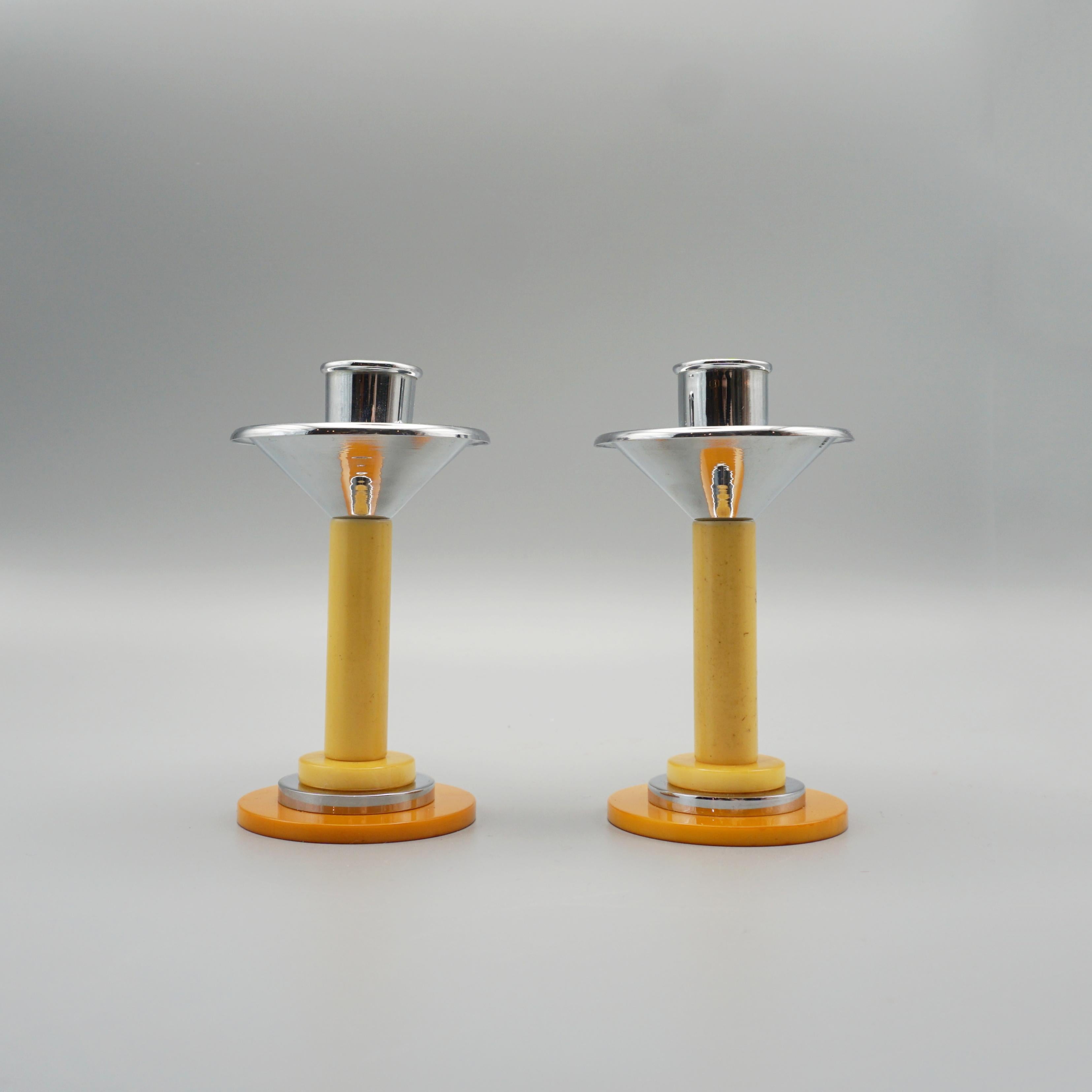 Pair of Art Deco Style Candlesticks Chromed Metal and Bakelite en Bueno estado para la venta en Forest Row, East Sussex