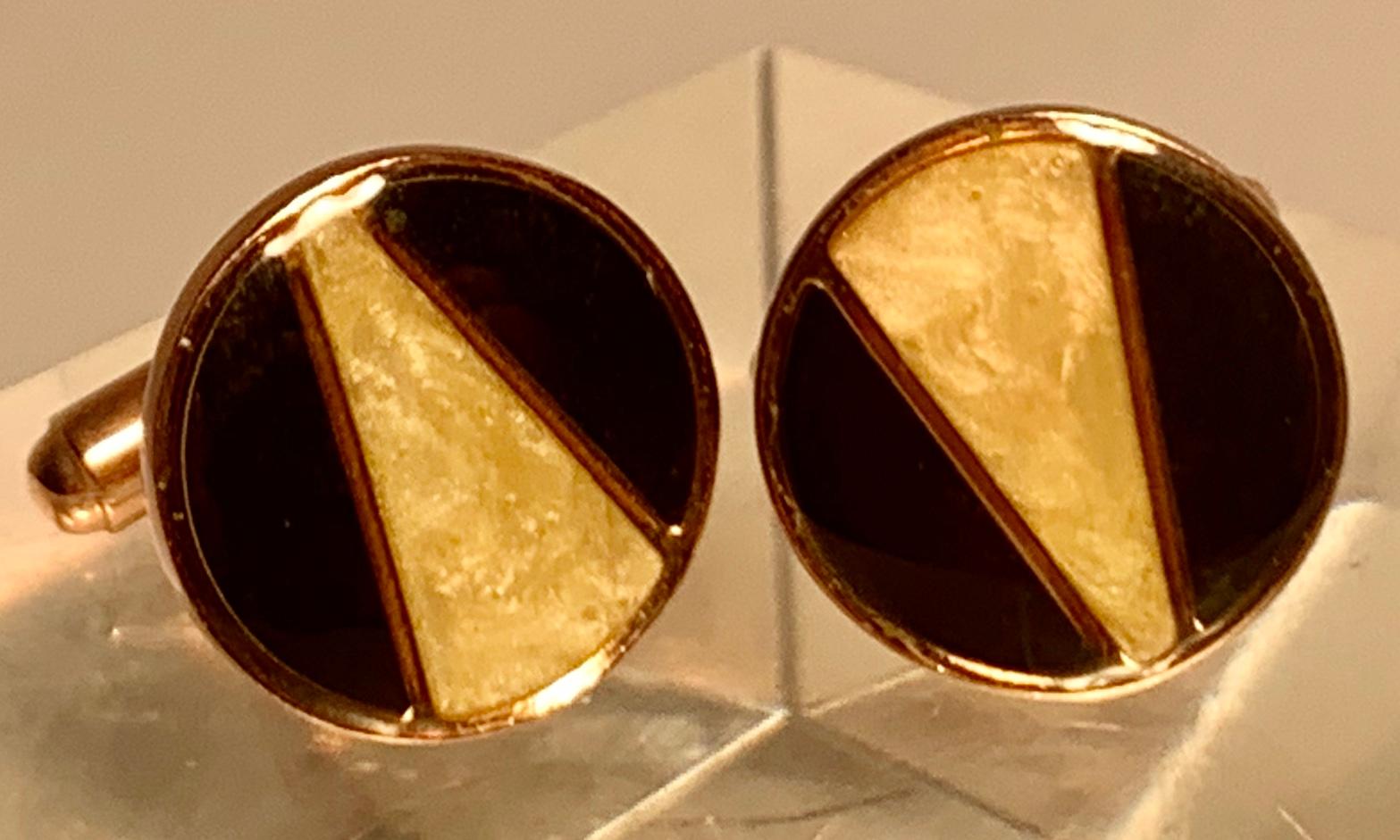 Pair of Art deco style cufflinks with an angular black and cream motif.  The gold filled setting has a T-bar style closure for ease of placing through a French cuff shirt.
Diameter-5/8