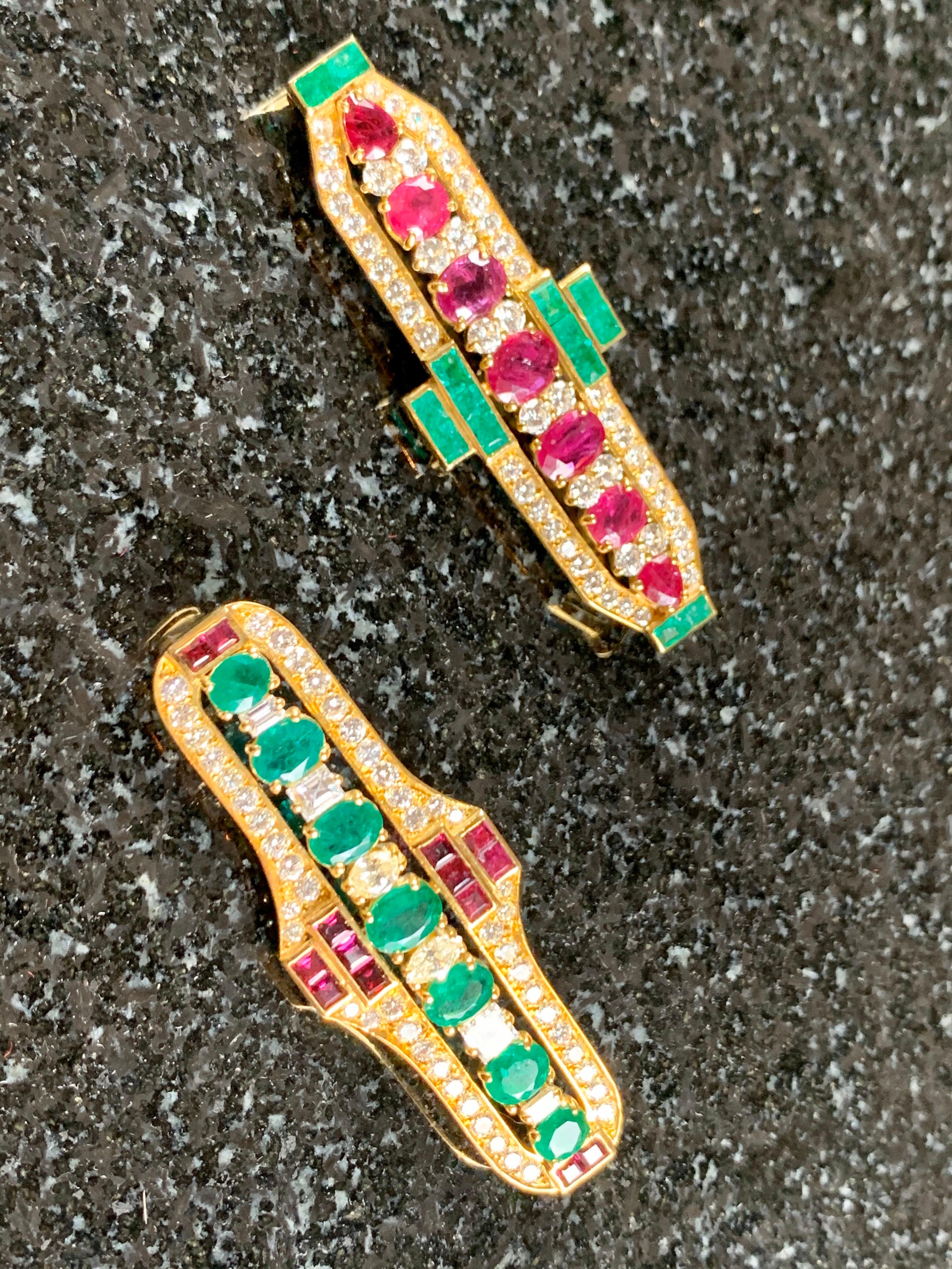 Pair of Art Deco Style Emerald, Diamond and Ruby Brooches In Excellent Condition For Sale In  London, GB