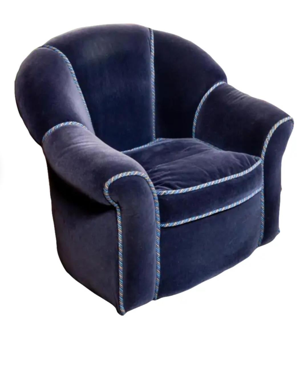 Paar Art Deco Style Upholstering Sapphire Blue Velvet Club Chairs (20. Jahrhundert)