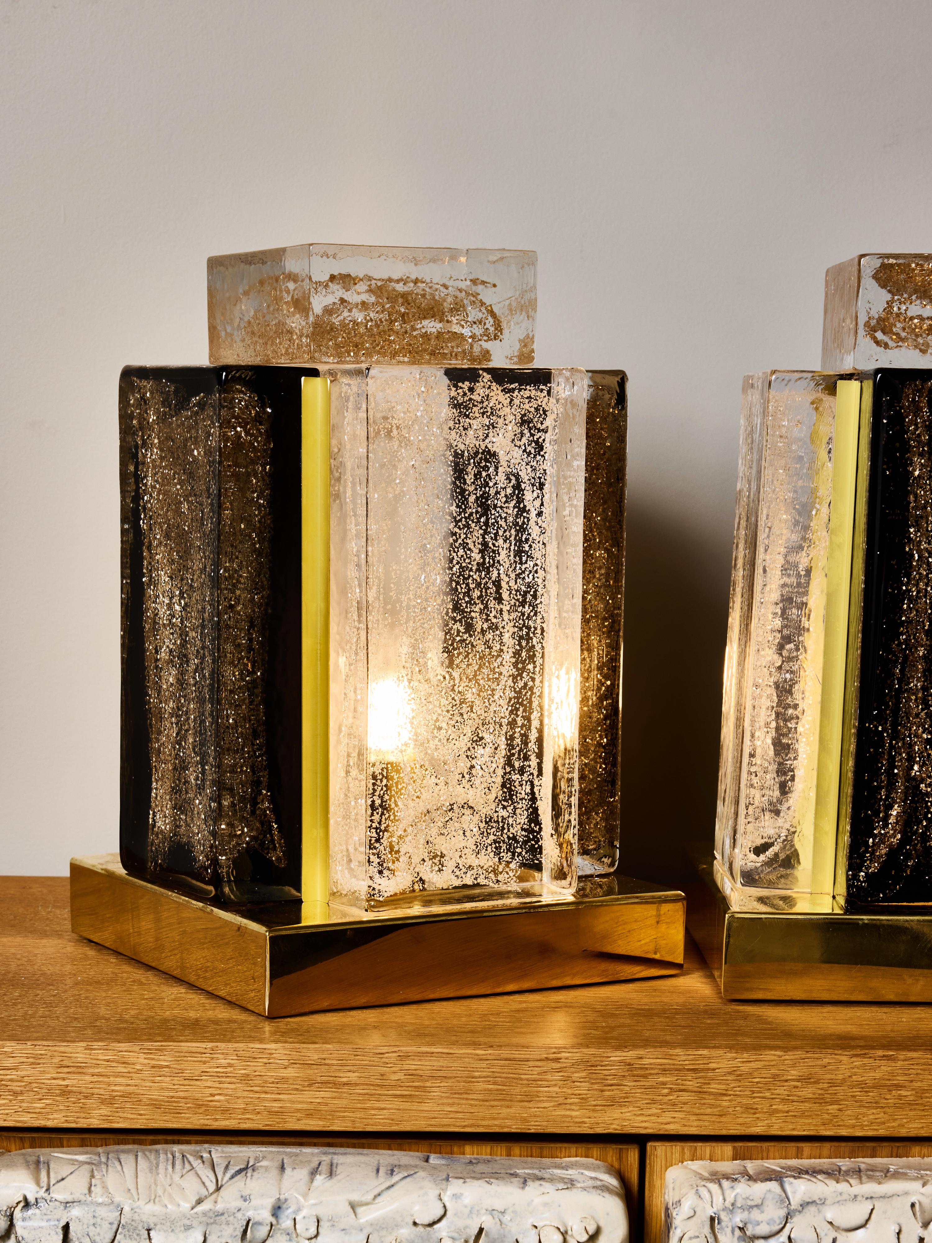 Pareja de Lámparas de Mesa de Vidrio y Latón de Estilo Art Decó Italiano en venta