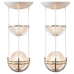 Ein Paar Art Deco Holophane Globular Glas Pendel Deckenleuchten