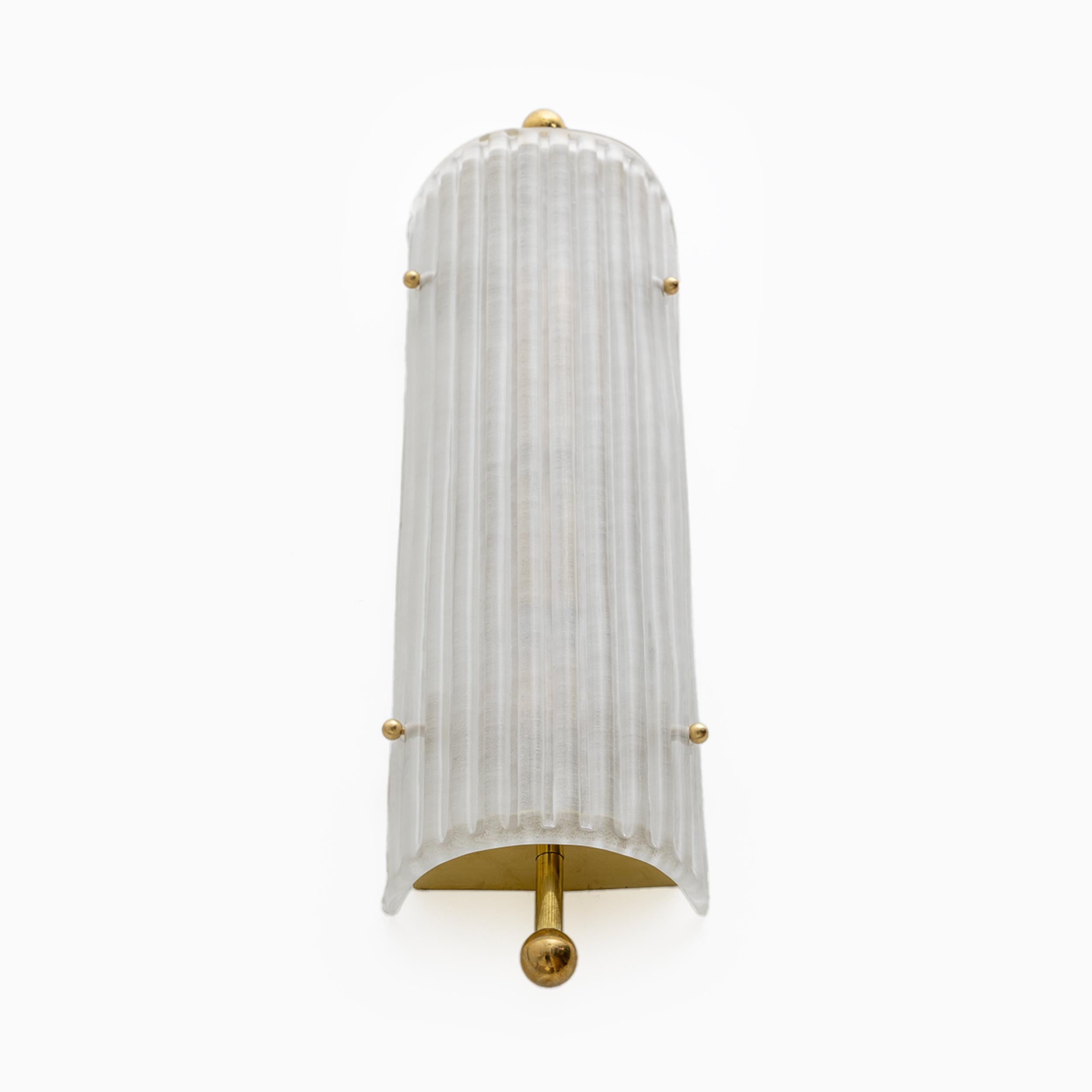 Ottone Coppia di lampade in stile Art Dèco in vetro di Murano e ottone in vendita