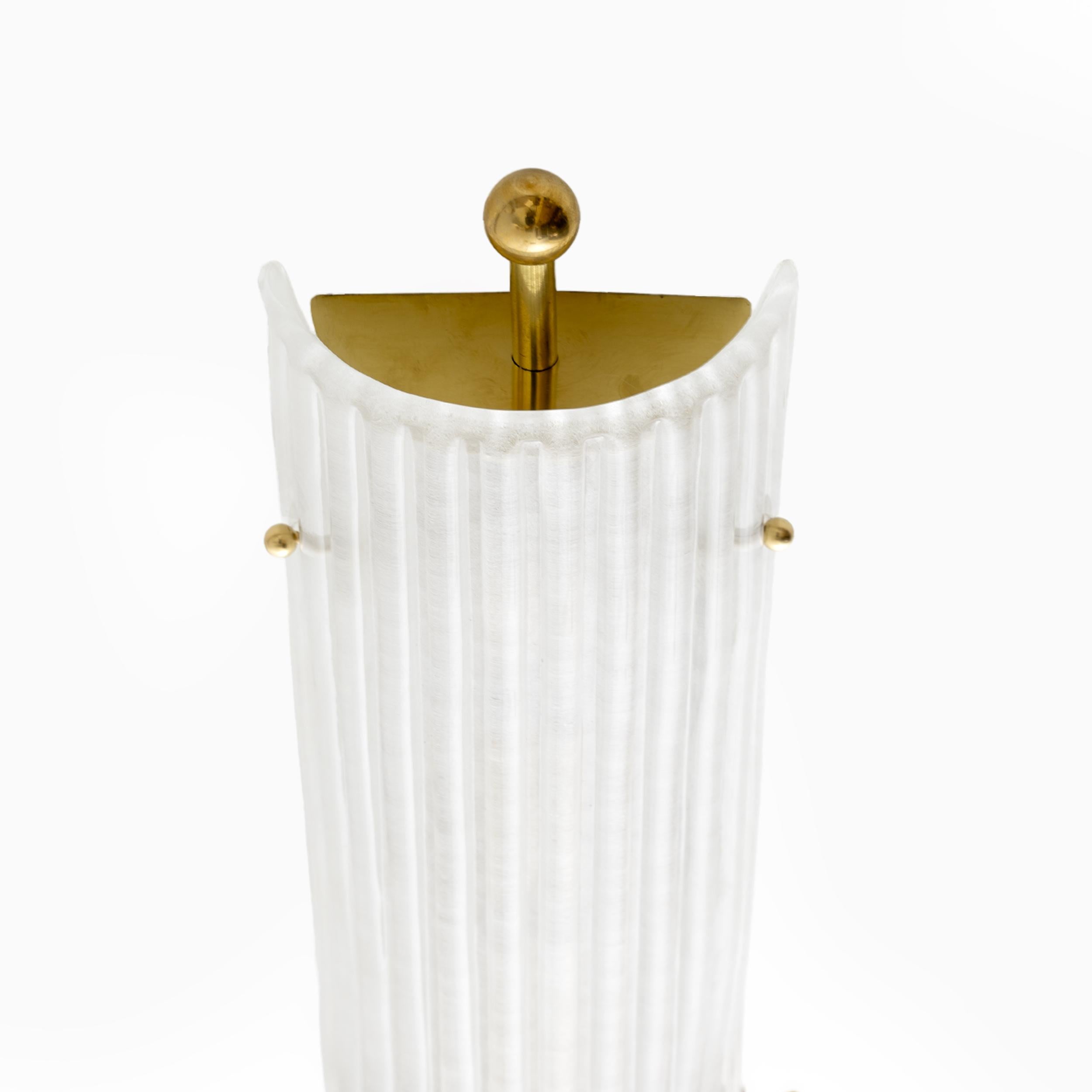 Coppia di lampade in stile Art Dèco in vetro di Murano e ottone in vendita 1