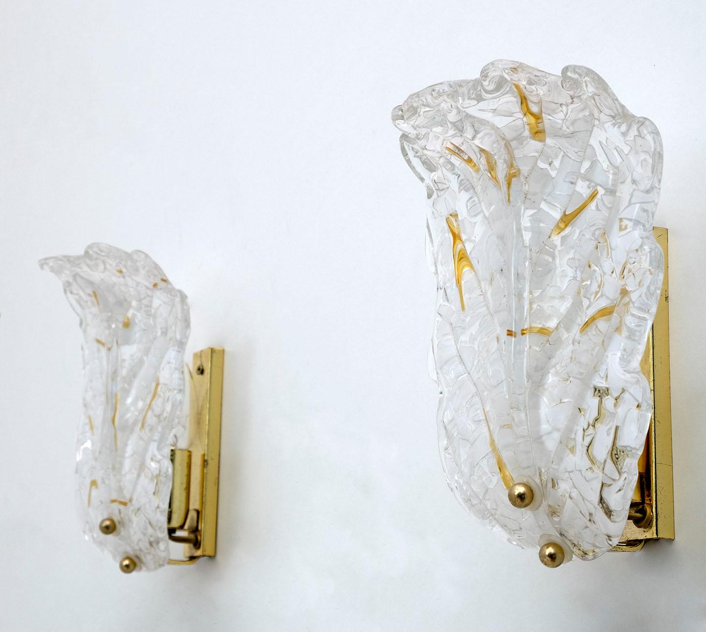 Pair of Art Deco Style Italian Murano Glass Leaf and Wall Sconces, 1960s In Good Condition In Puglia, Puglia