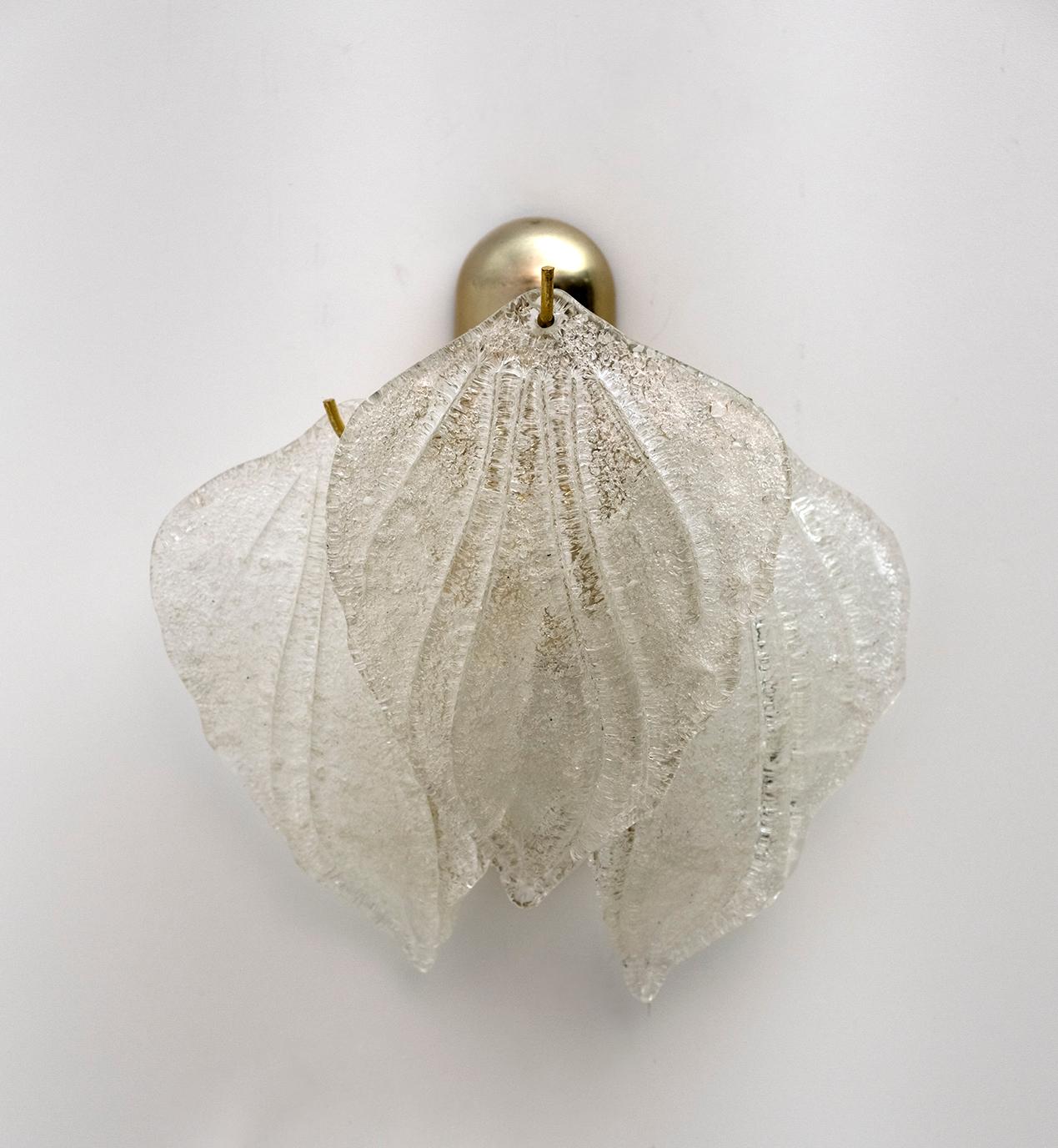 Pair of Art Deco Style Italian Murano Glass Leaf and Wall Sconces, 1960s In Good Condition In Puglia, Puglia