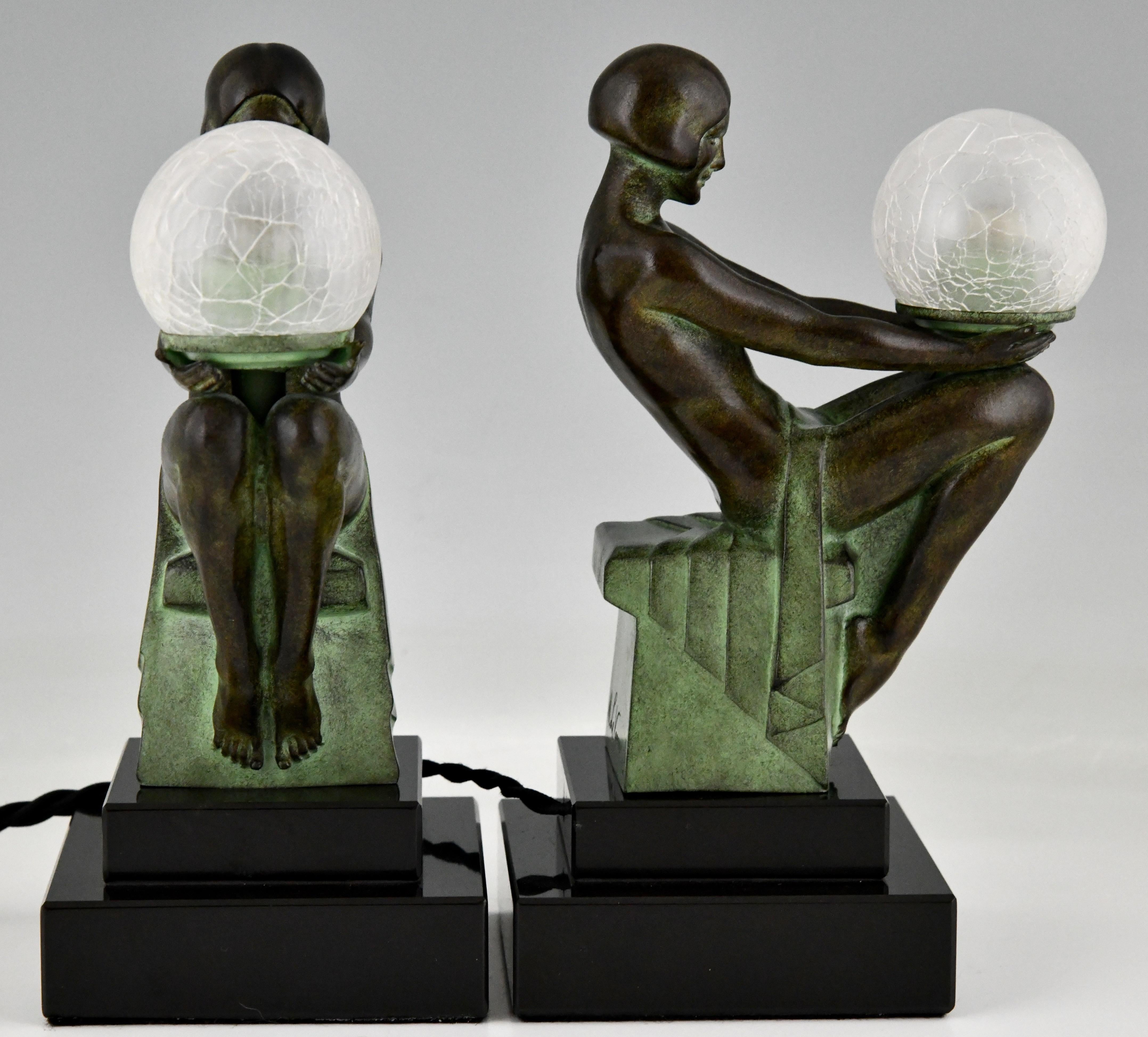 Paire de lampes de style Art Déco avec nus assis DELASSEMENT par Max Le Verrier. en vente 2