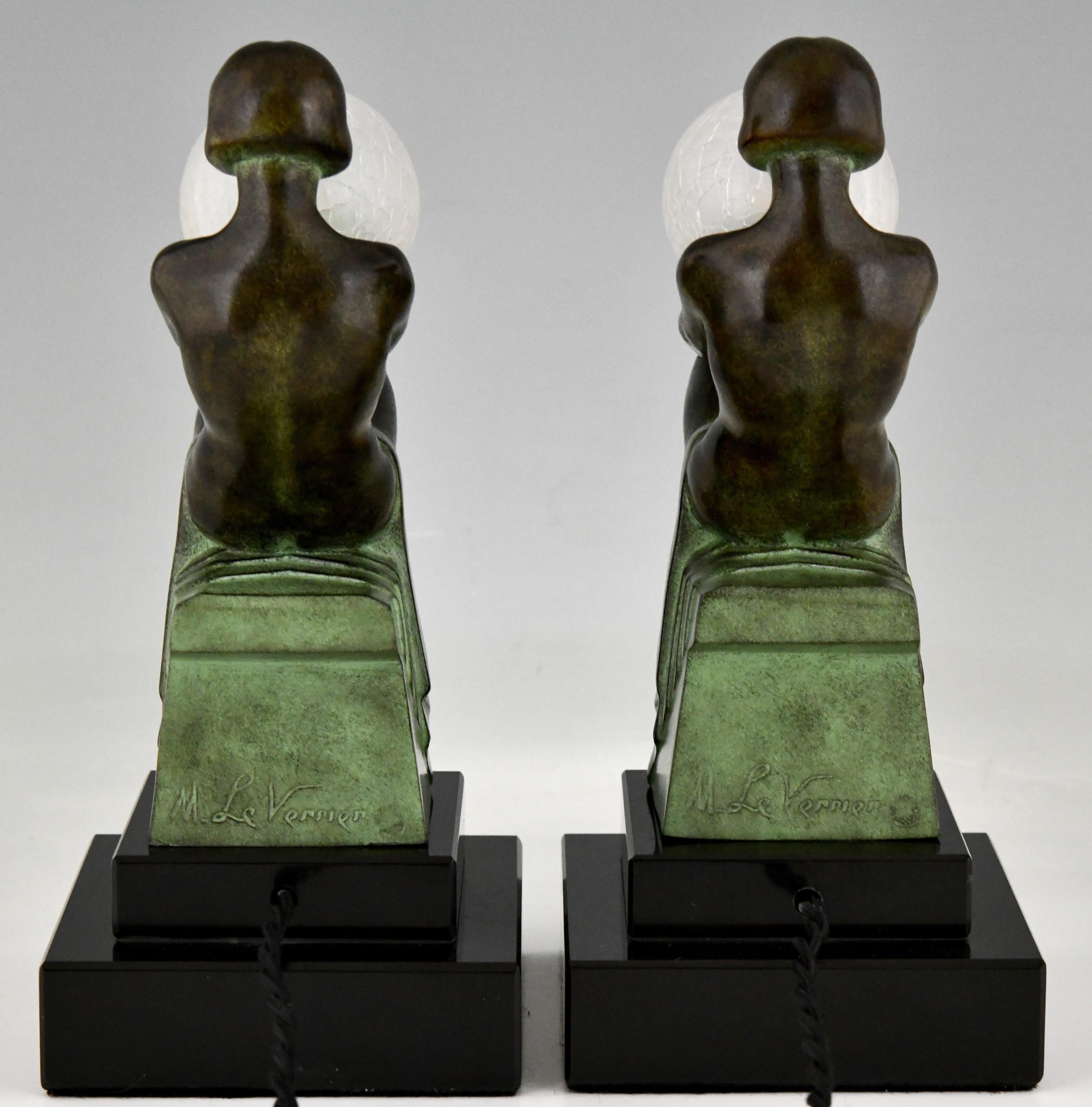 Paire de lampes de style Art Déco avec nus assis DELASSEMENT par Max Le Verrier. Neuf - En vente à Antwerp, BE