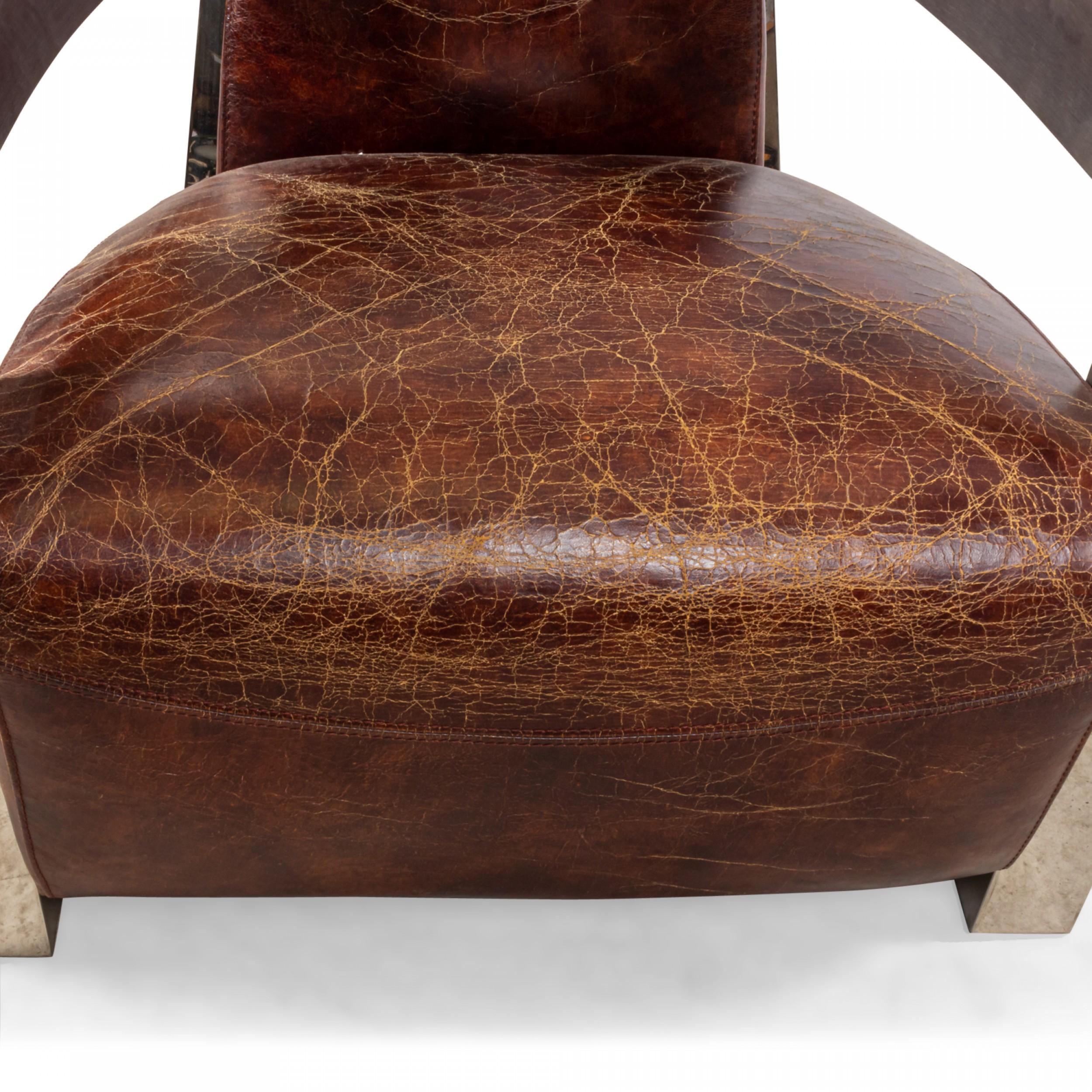 Paire de chaises longues de style Art déco en cuir et chrome en vente 4