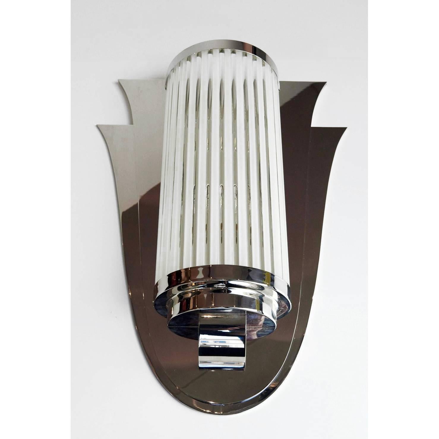 An exceptional pair of tulip shaped wall sconces lights, made in nickel-plated metal frame and glass rods. The lamps are designed in Art-deco style, a typical modernist design.

Made in France, 
circa 2000.