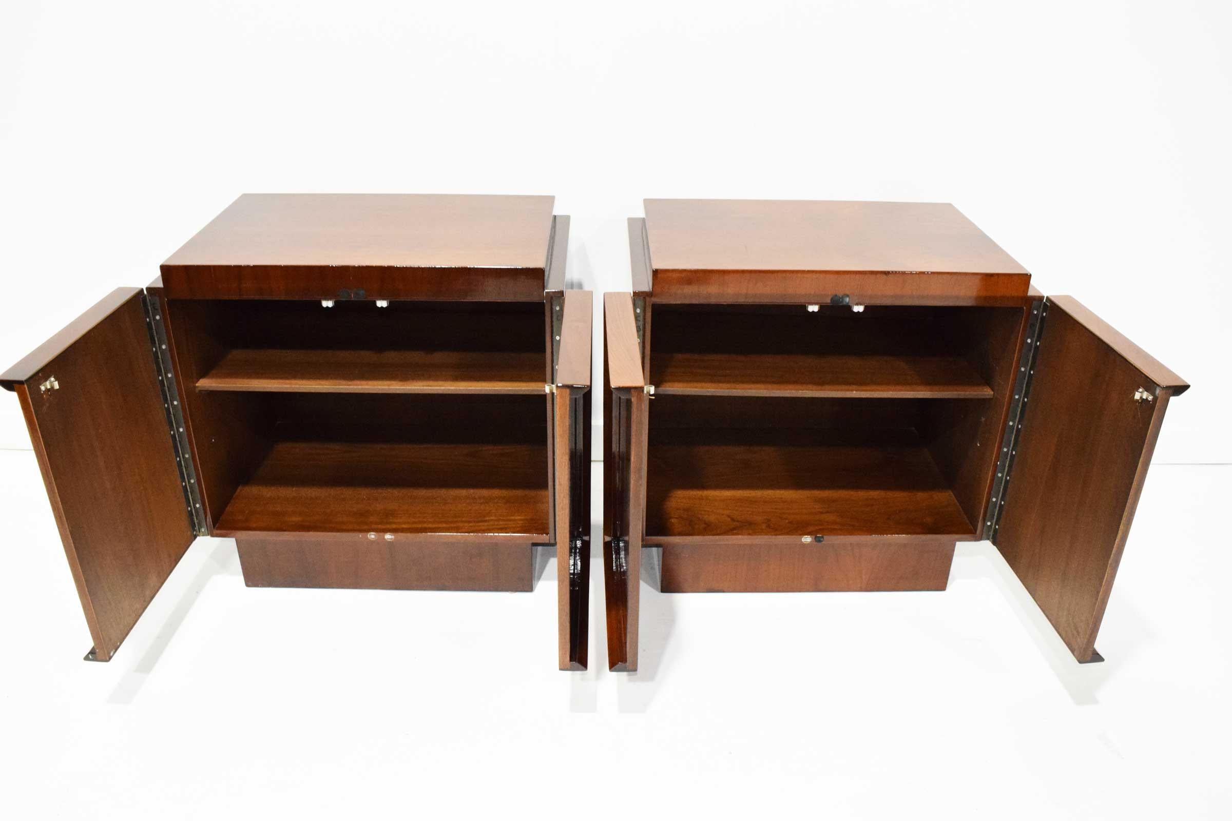Very nice pair of nightstands in a glossy finish. Nightstands have tow doors that swing outward with a hinge the full length of the door for added stability. Behind the doors are a single shelf.