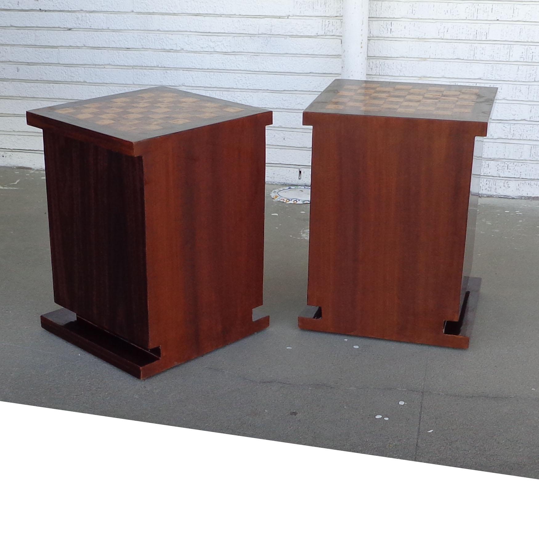 Pair of Art Deco Style Nightstands or Side Tables In Good Condition For Sale In Pasadena, TX