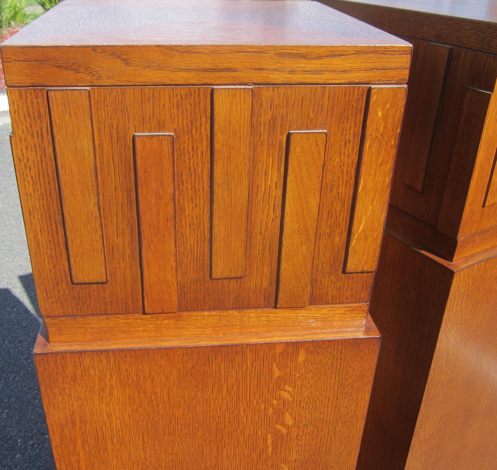 Pair of Art Deco Style Oak Pedestals In Good Condition For Sale In Paradise Point, Queensland