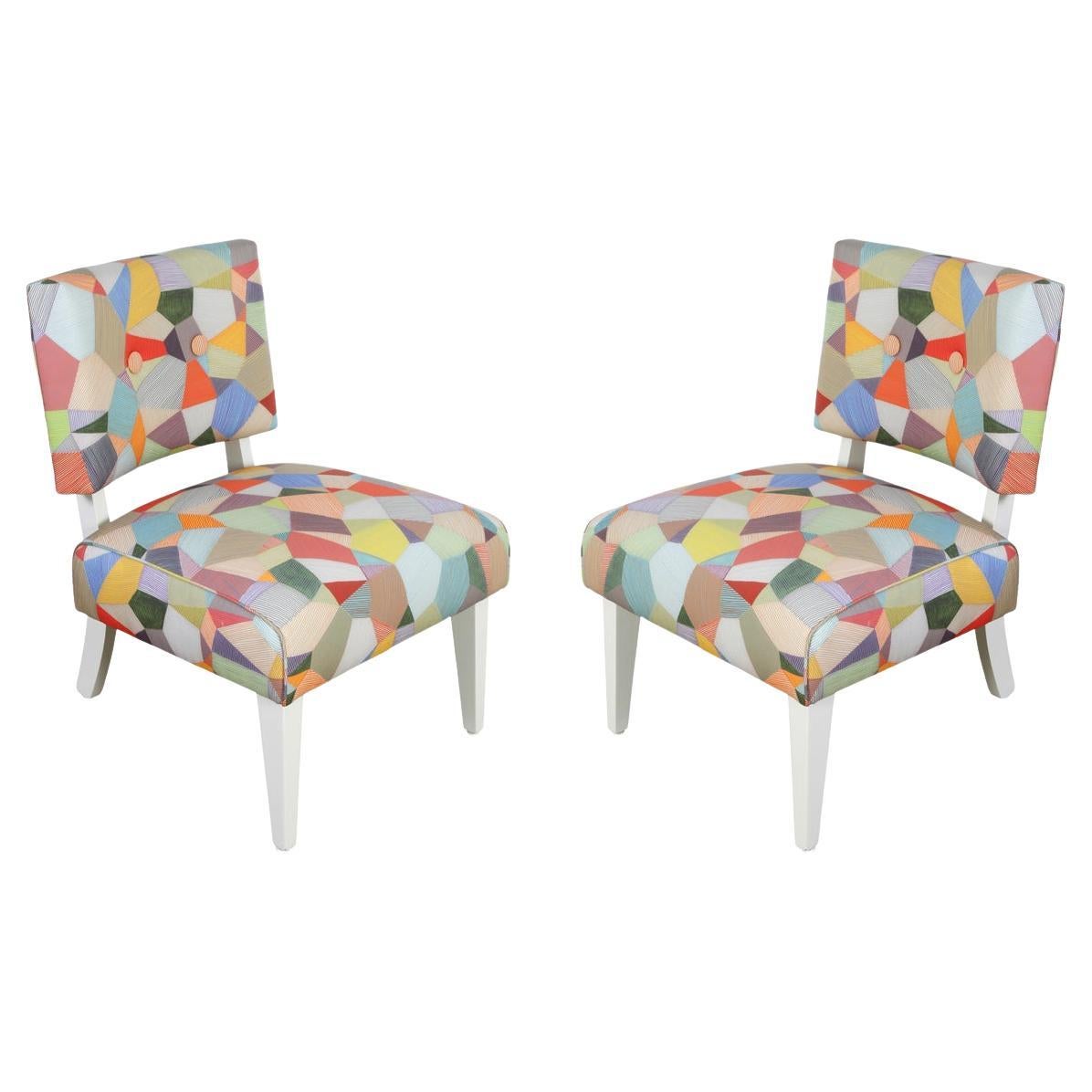 Paire de meubles de style Upholstering peints et tapissés à neuf.