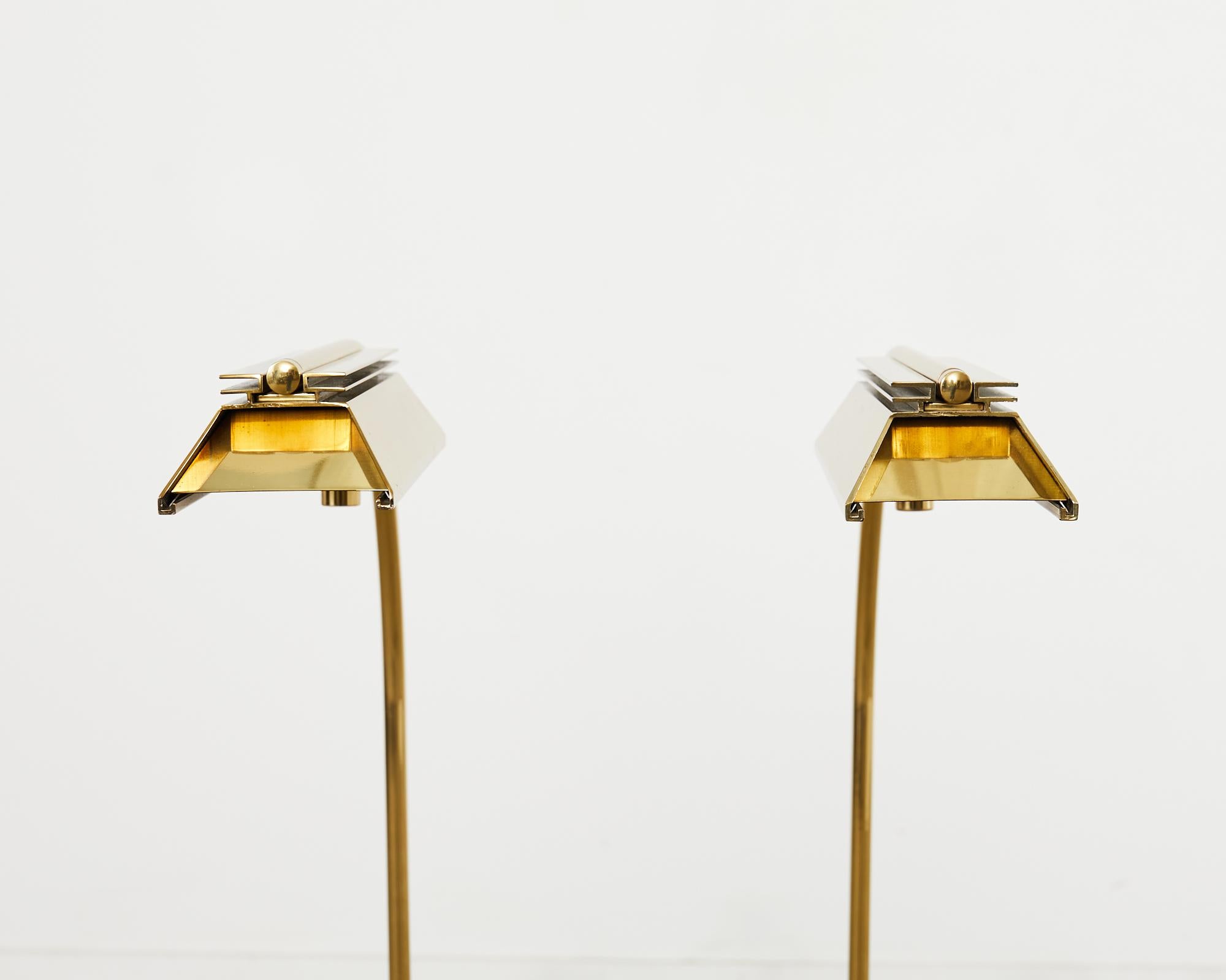 Stehlampen aus Messing im Art-Déco-Stil für Apotheken im Stil von Casella, Paar im Angebot 2