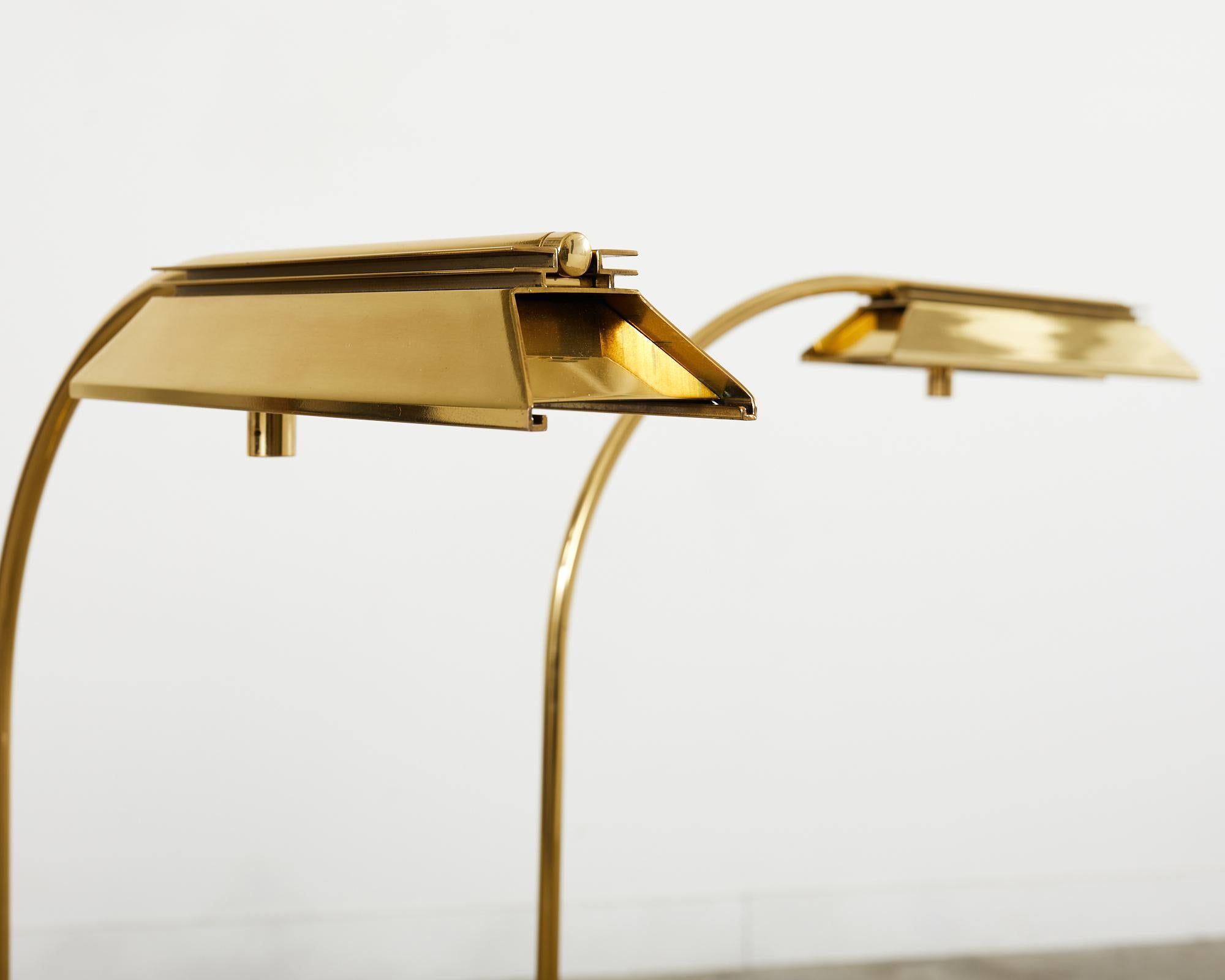 Stehlampen aus Messing im Art-Déco-Stil für Apotheken im Stil von Casella, Paar im Angebot 7