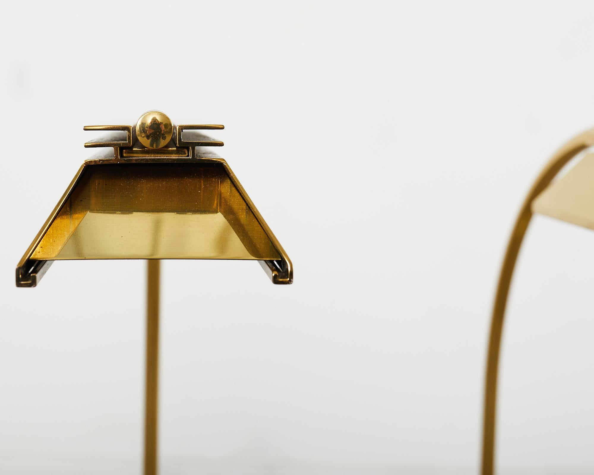 Stehlampen aus Messing im Art-Déco-Stil für Apotheken im Stil von Casella, Paar im Angebot 1