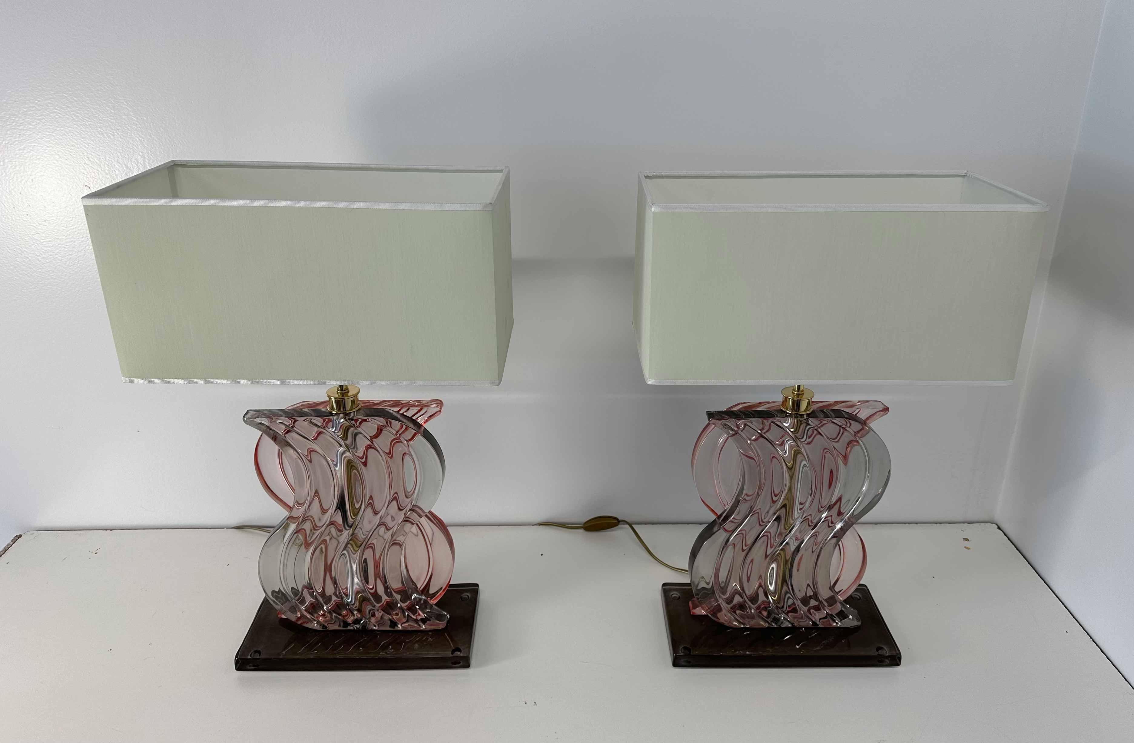 italien Paire de lampes de bureau de style Art Déco en verre de Murano rose  en vente