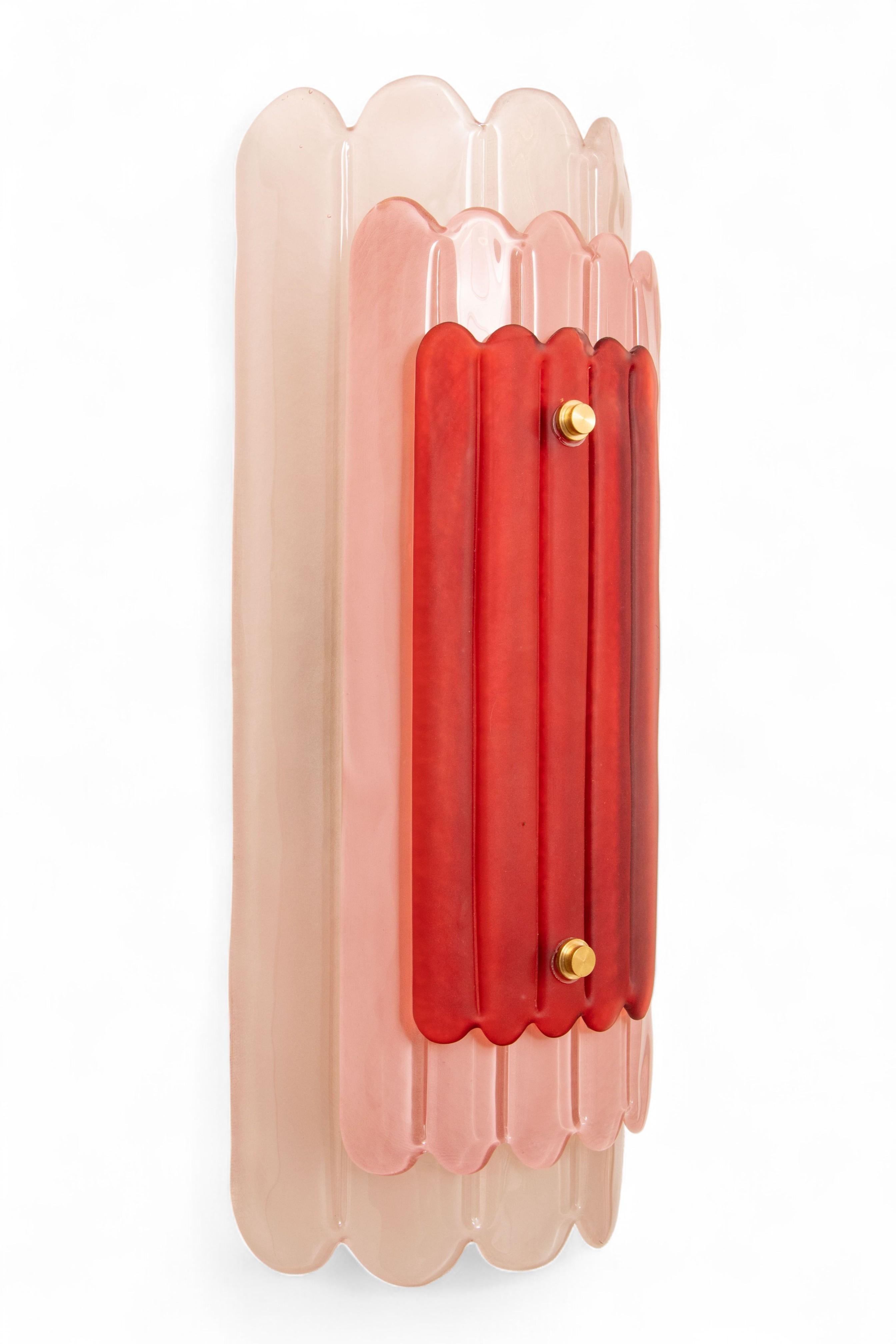 Coppia di lampade da parete in vetro di Murano rosa in stile Art Déco, in stock In condizioni Nuovo in vendita a Miami, FL