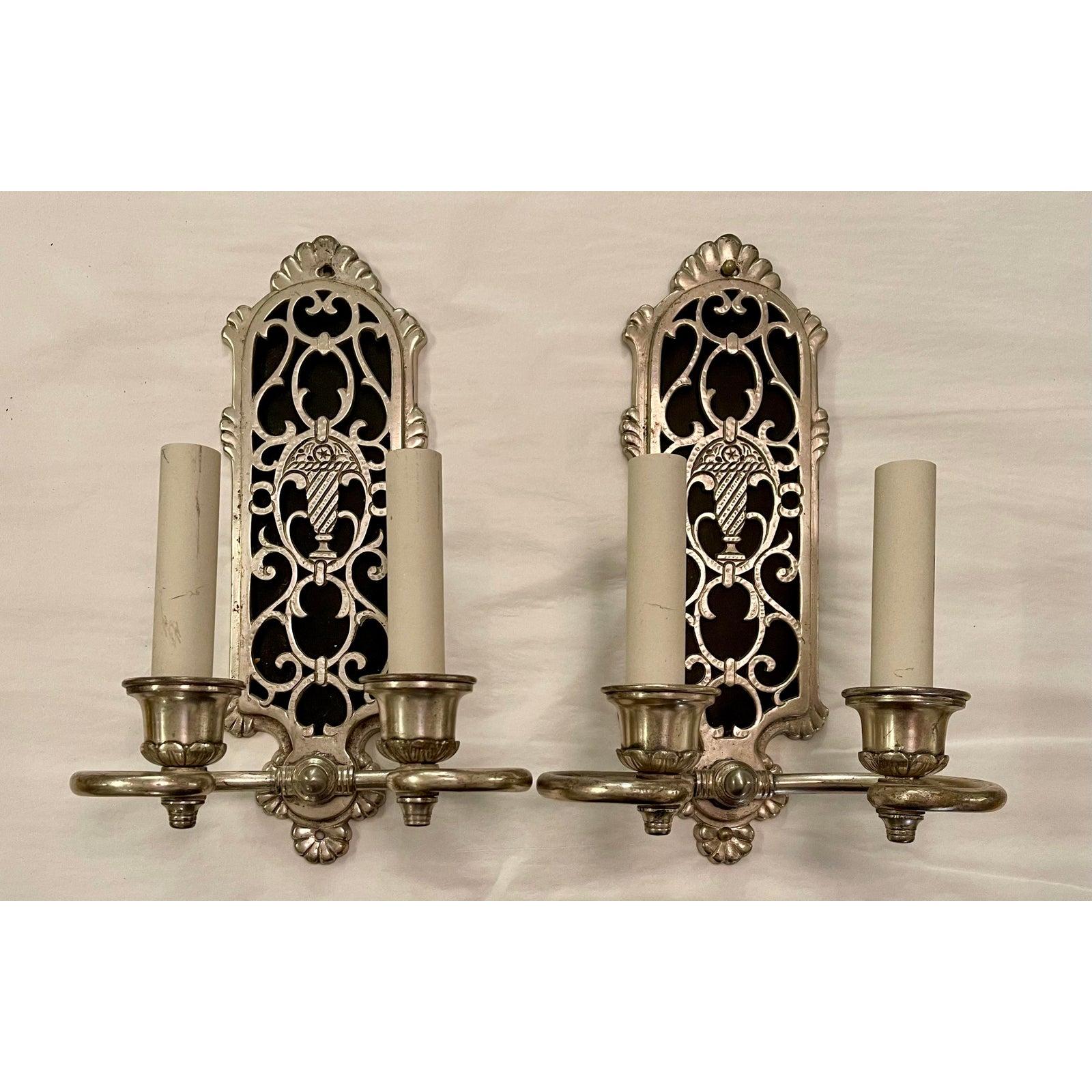XXI secolo e contemporaneo Coppia di Remains Lighting in stile Art Deco, applique da parete in argento in vendita