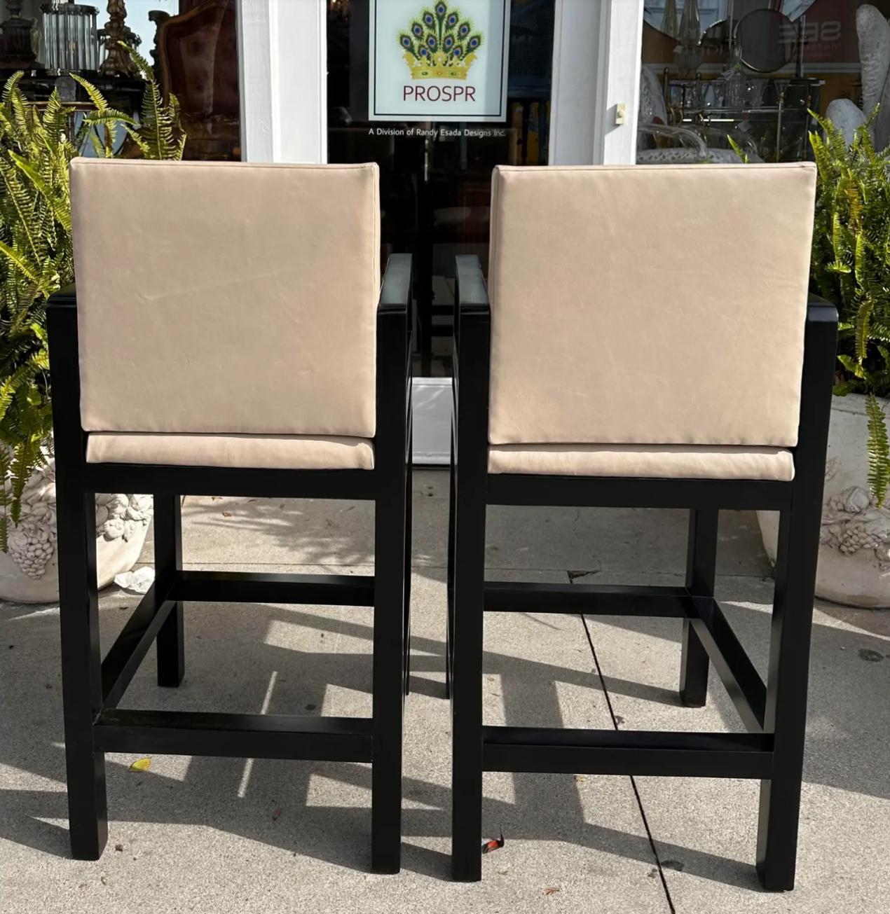 Pair of Art Deco Style Rose Tarlow Melrose House Leather Barstools For Sale 3