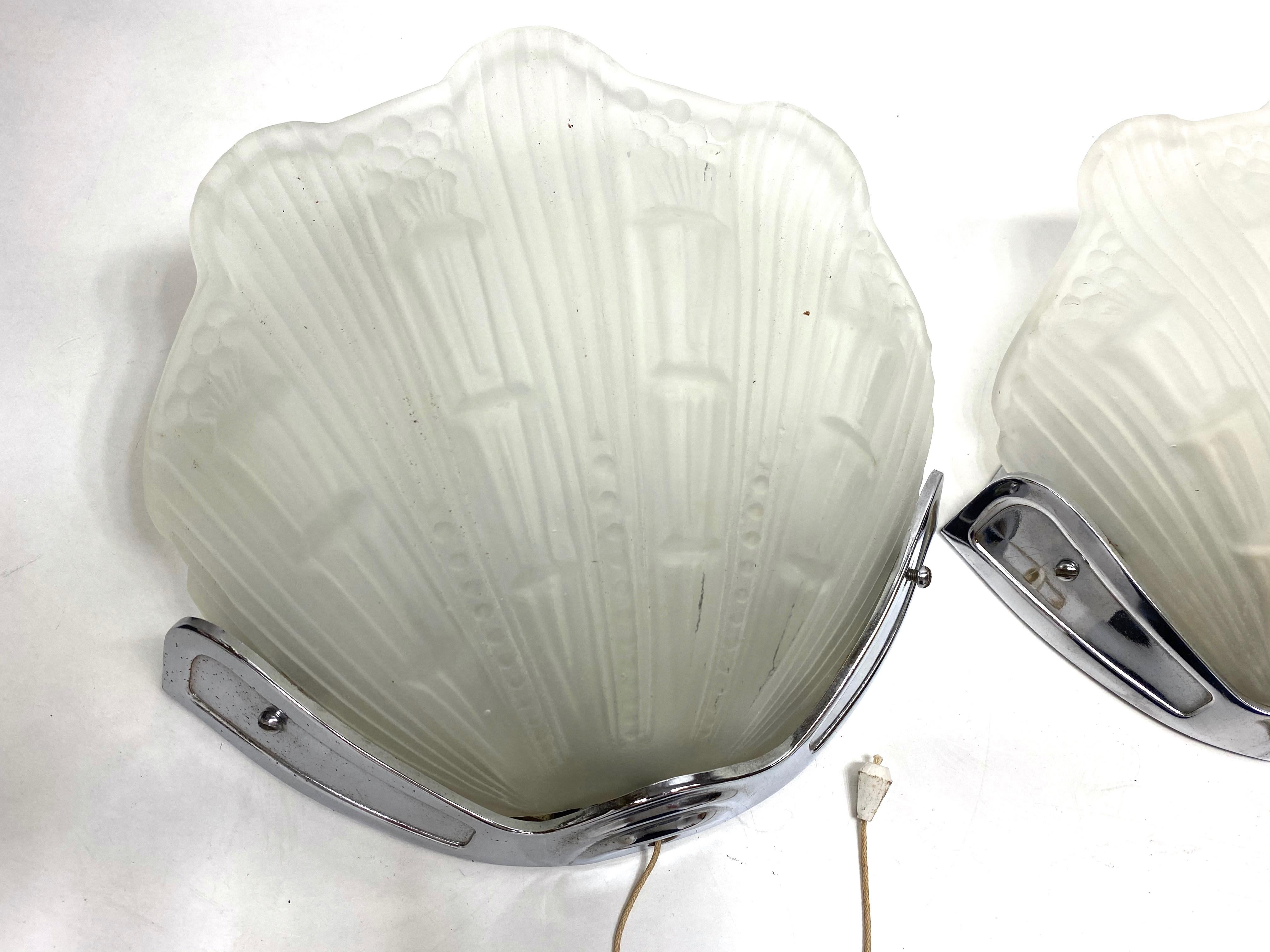 Mid-20th Century Pair of Art Deco Style Sconces with Stylised Shell Design For Sale