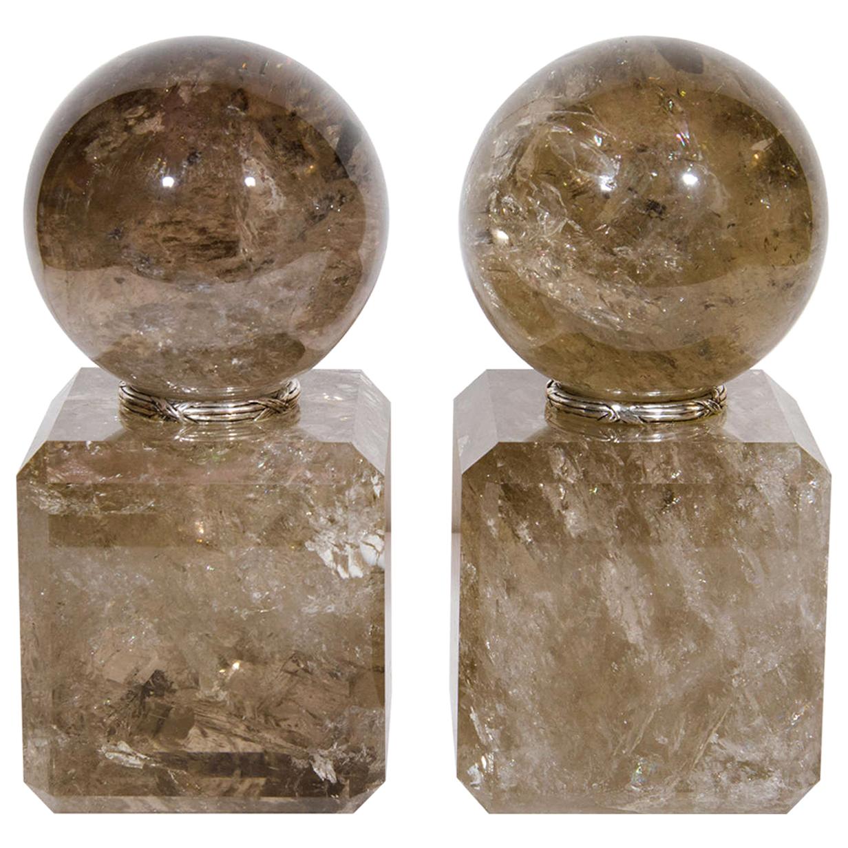 Paire d'ornements en forme de boule en cristal de roche taillé à la fumée de style Art déco