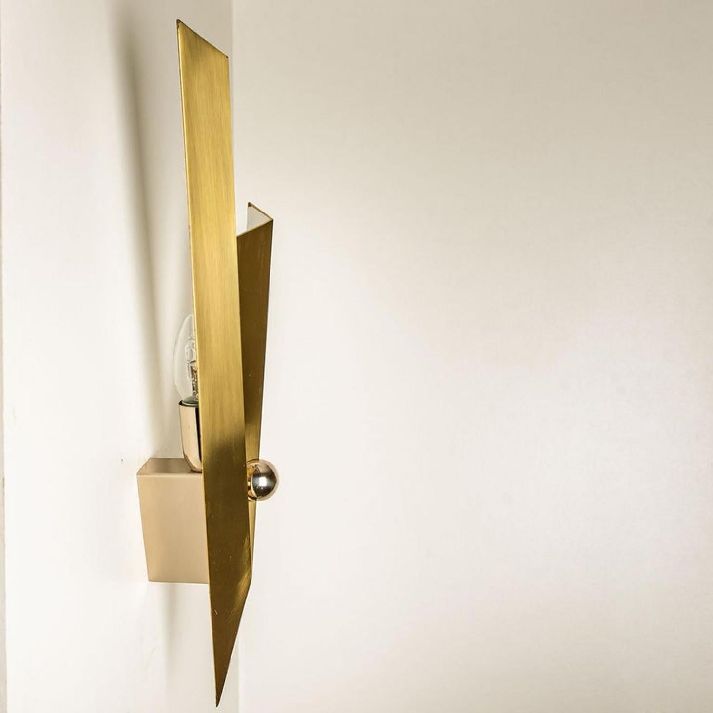 Pareja de apliques de pared de latón macizo y cromo estilo Art Déco, años 80 finales del siglo XX en venta