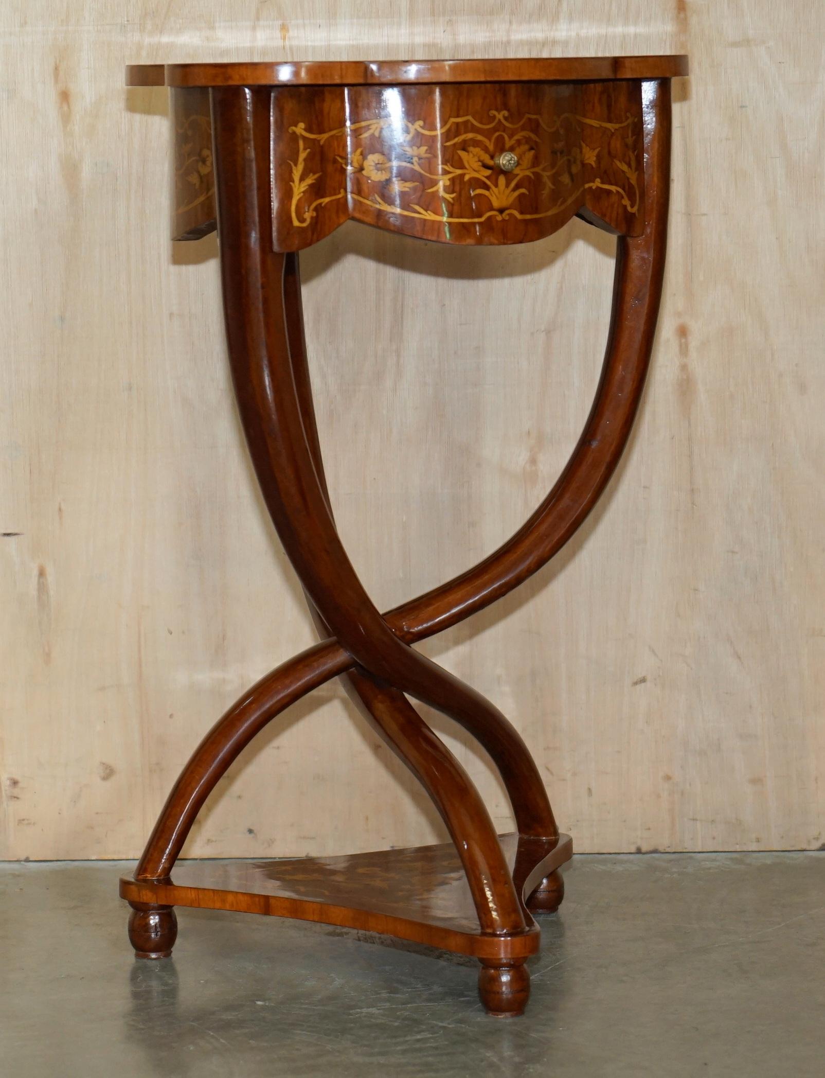 Royal House Antiques

The House Antiques a le plaisir d'offrir à la vente cette paire de guéridons à un seul tiroir en bois de sycomore et en noyer incrusté de fleurs, de style Art Deco. 

Veuillez noter que les frais de livraison indiqués ne sont