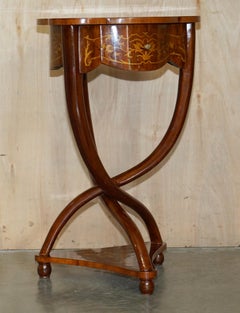 PAIR OF ART DECO STYLE SYCAMORE WOOD & WALNUT INLAID PEDESTAL SIDE END TABLEs