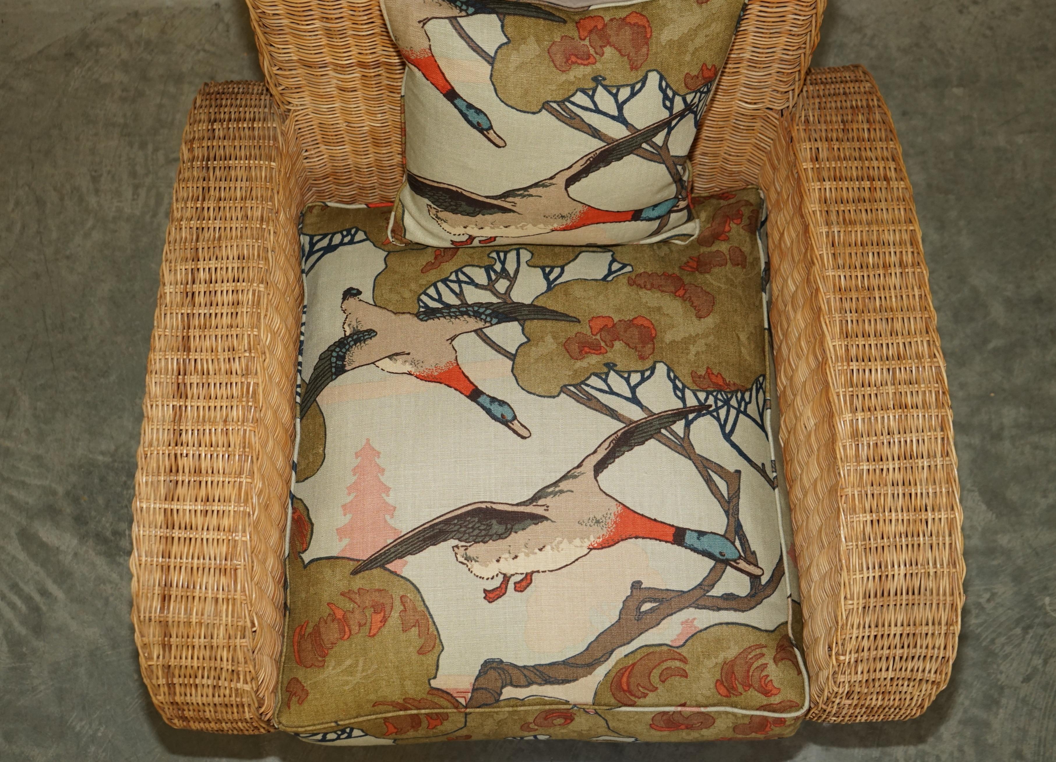 PAIR OF ART DECO STYLE WICKER CLUB ARMCHAIRS WiTH MULBERRY FLYING DUCKS CUSHIONS For Sale 8