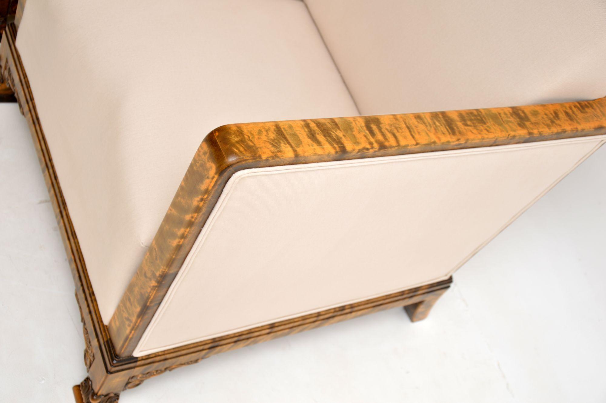 Paar schwedische Sessel aus satinierter Birke im Art-Deco-Stil (Stoff) im Angebot