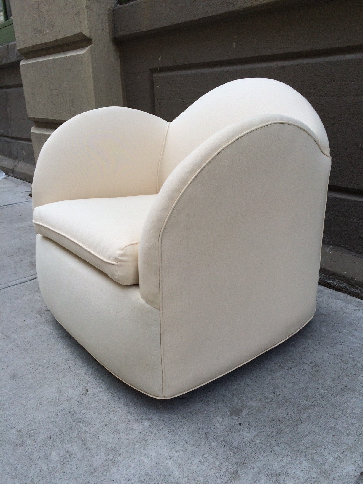 Pair of Art Deco Swivel Cloud Lounge Chairs In Good Condition For Sale In New York, NY