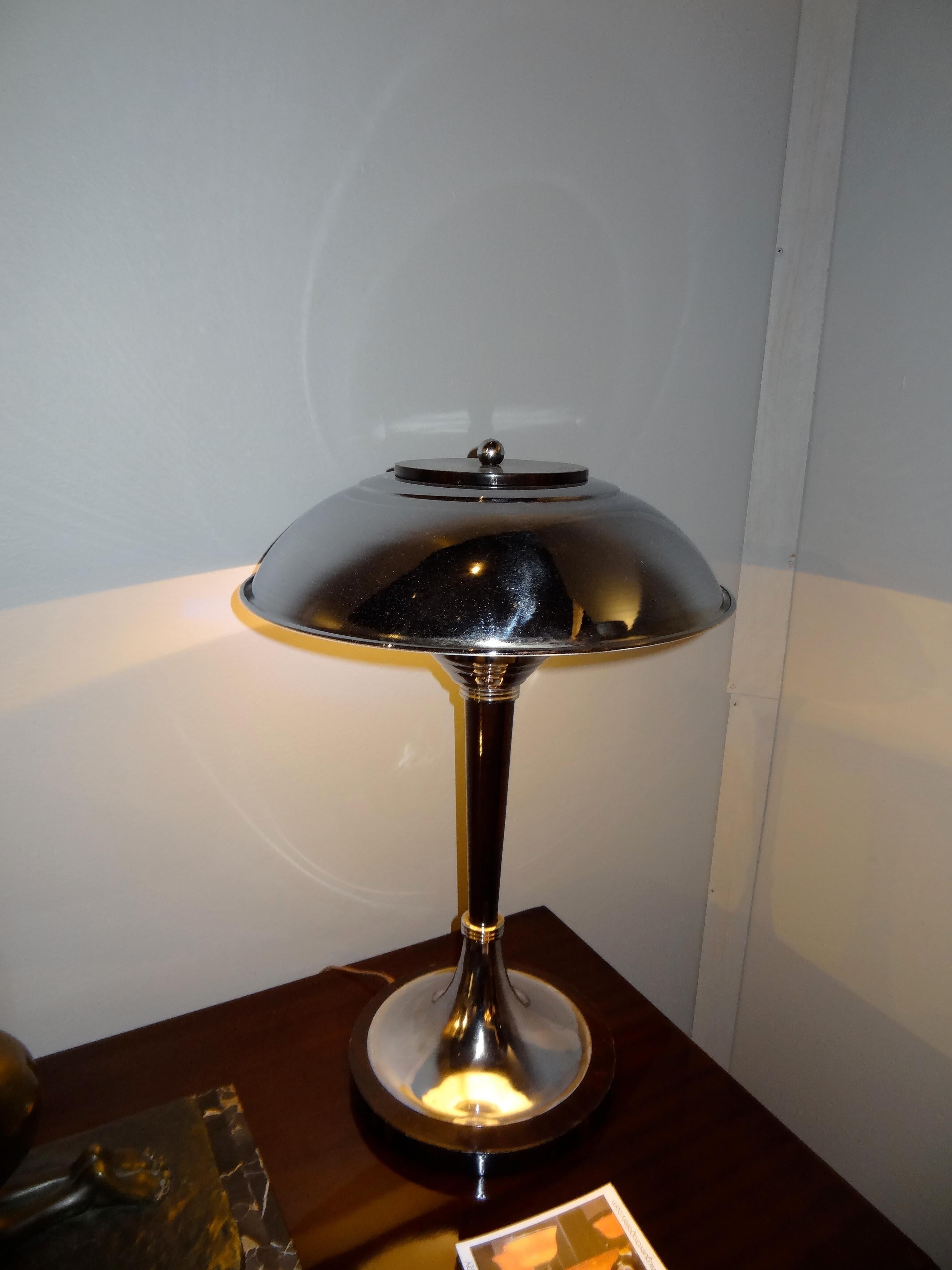 Pair of Art Deco Table Lamp in wood and chrome, 1920, France In Good Condition For Sale In Ciudad Autónoma Buenos Aires, C
