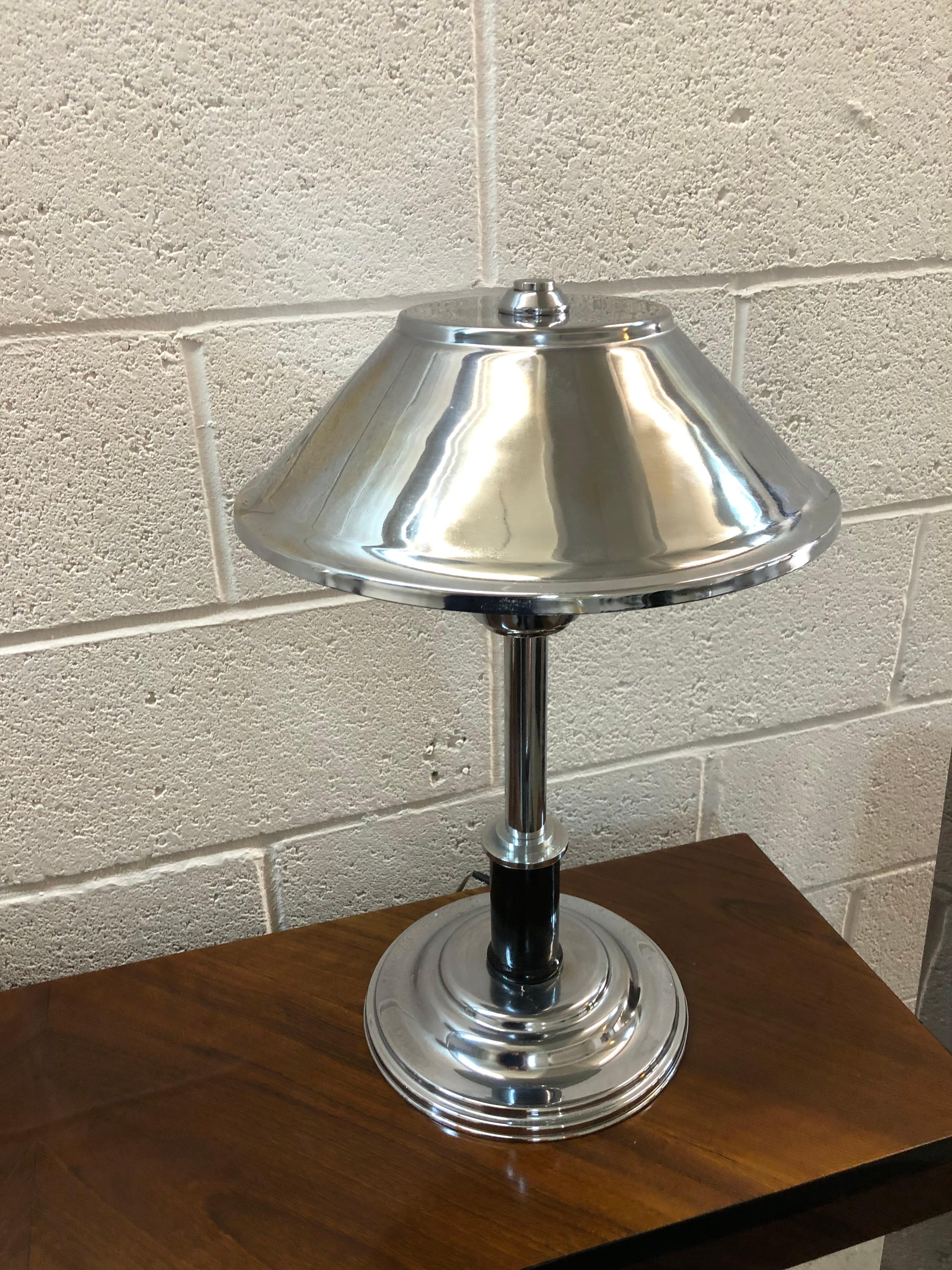Pair of Art Deco Table Lamp in wood and chrome, 1930 In Good Condition For Sale In Ciudad Autónoma Buenos Aires, C