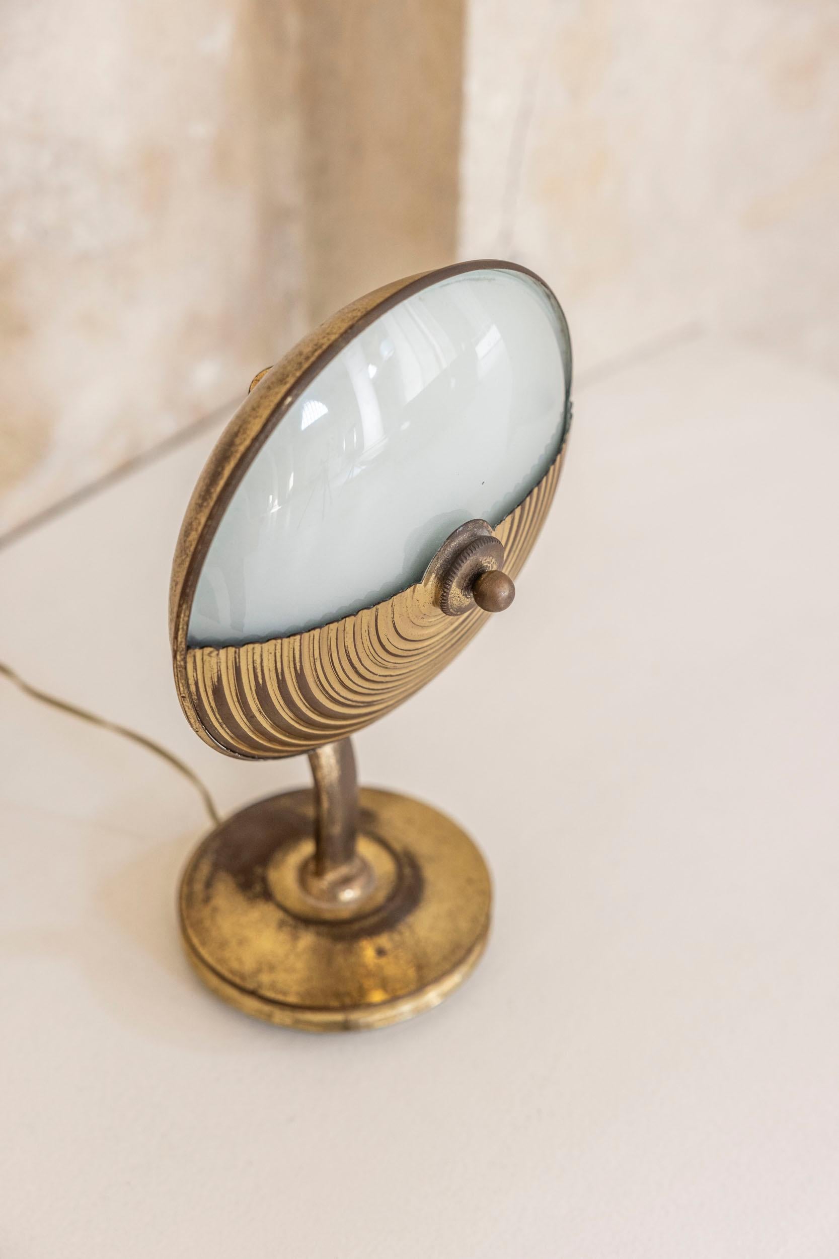 Paire de lampes de table Art Déco en laiton et verre, Italie, années 1940 en vente 3