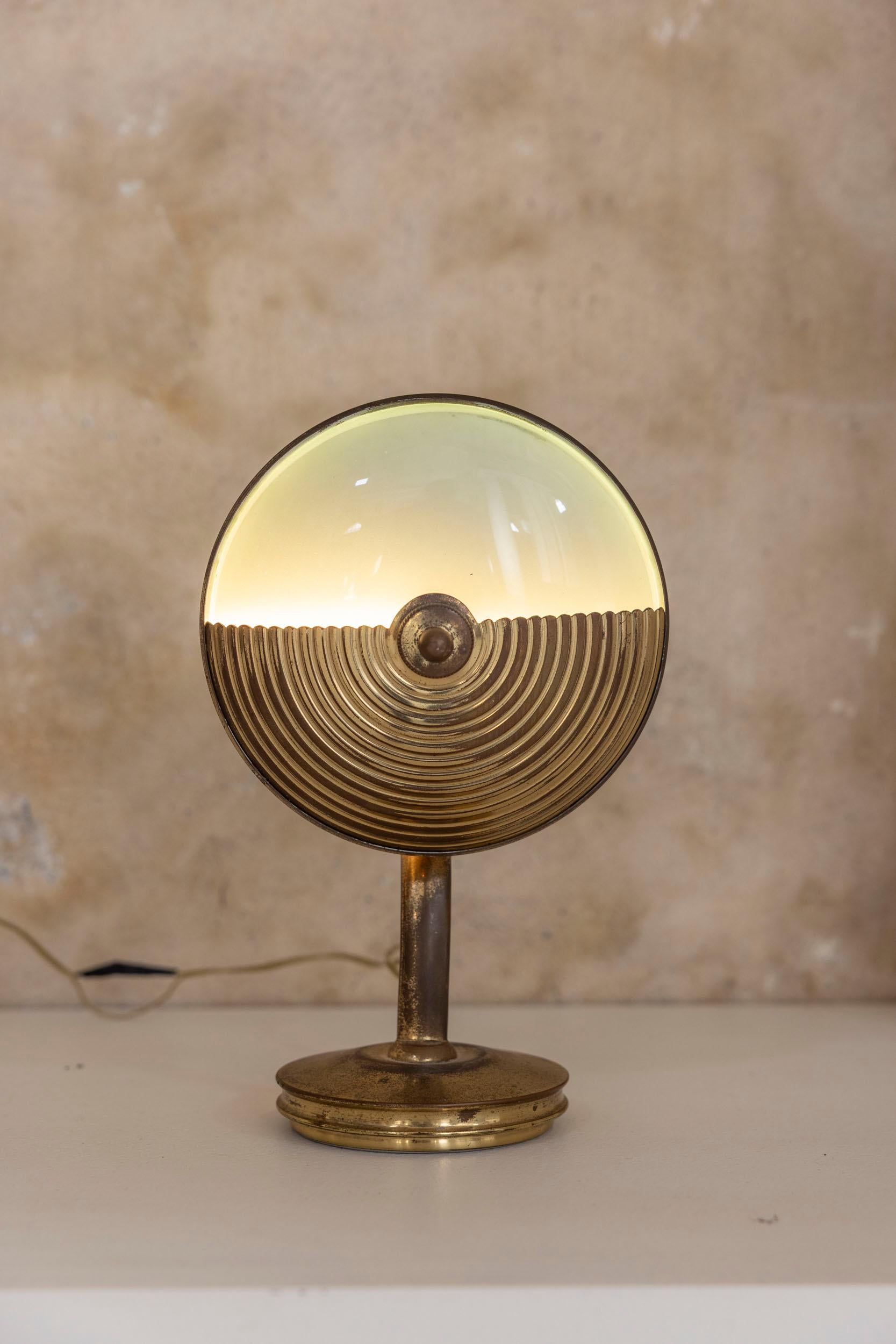 italien Paire de lampes de table Art Déco en laiton et verre, Italie, années 1940 en vente