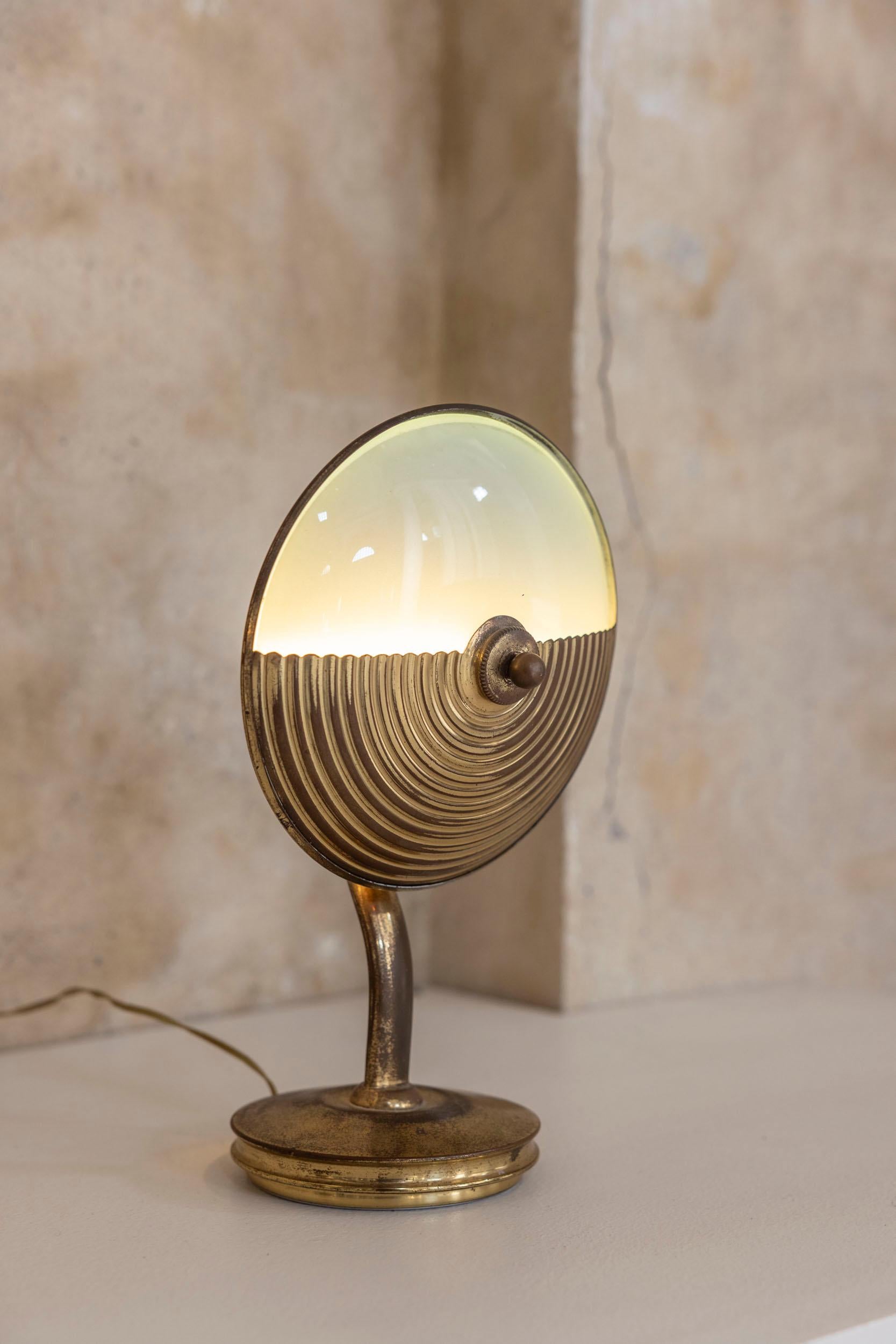Paire de lampes de table Art Déco en laiton et verre, Italie, années 1940 Bon état - En vente à Piacenza, Italy