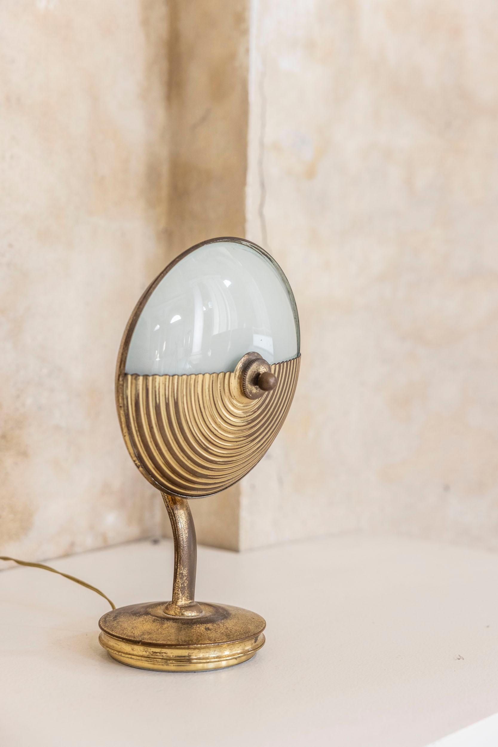 Paire de lampes de table Art Déco en laiton et verre, Italie, années 1940 en vente 1