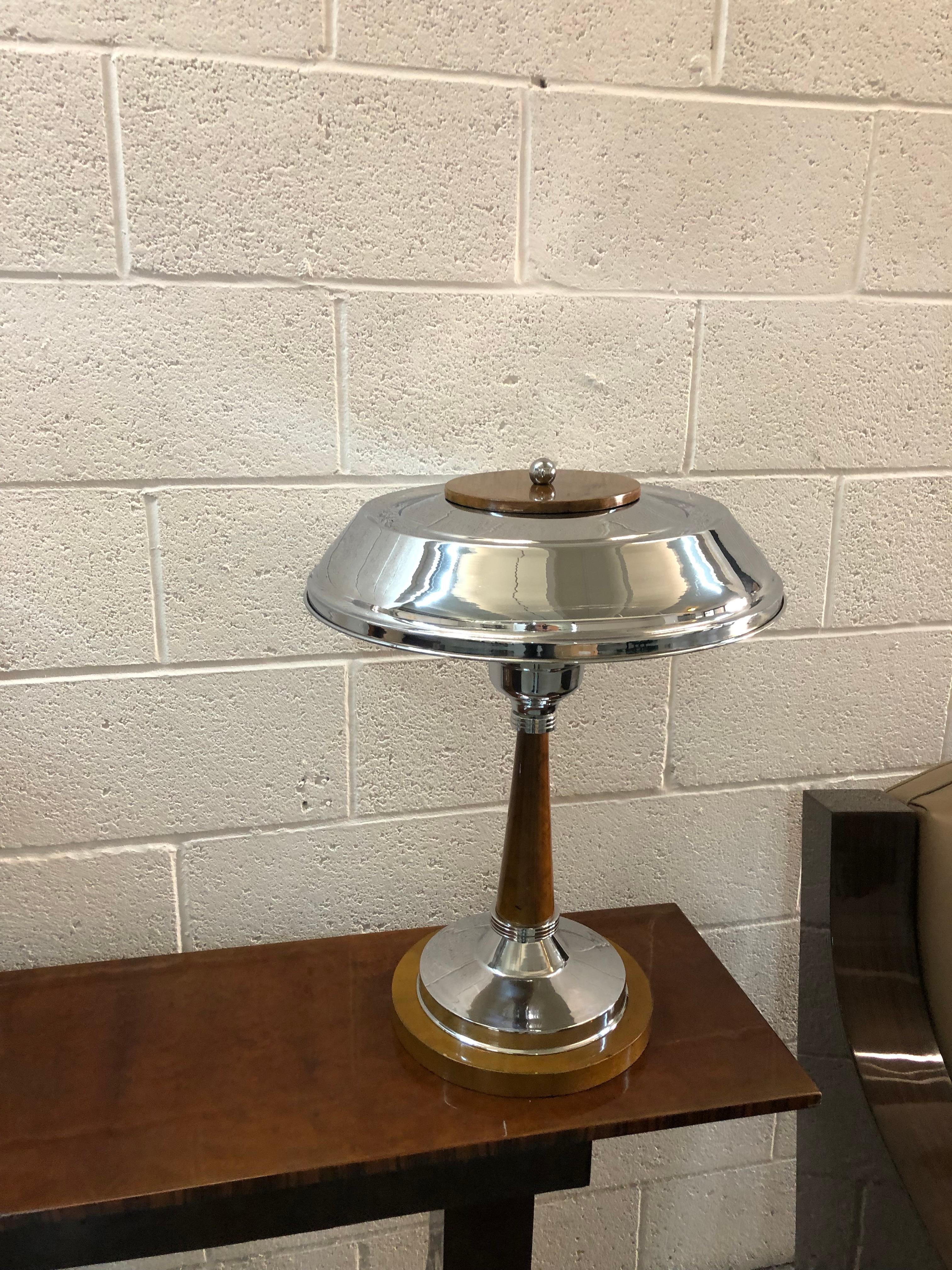 Pair of Art Deco Table Lamps in wood and chrome, 1920, France In Good Condition For Sale In Ciudad Autónoma Buenos Aires, C