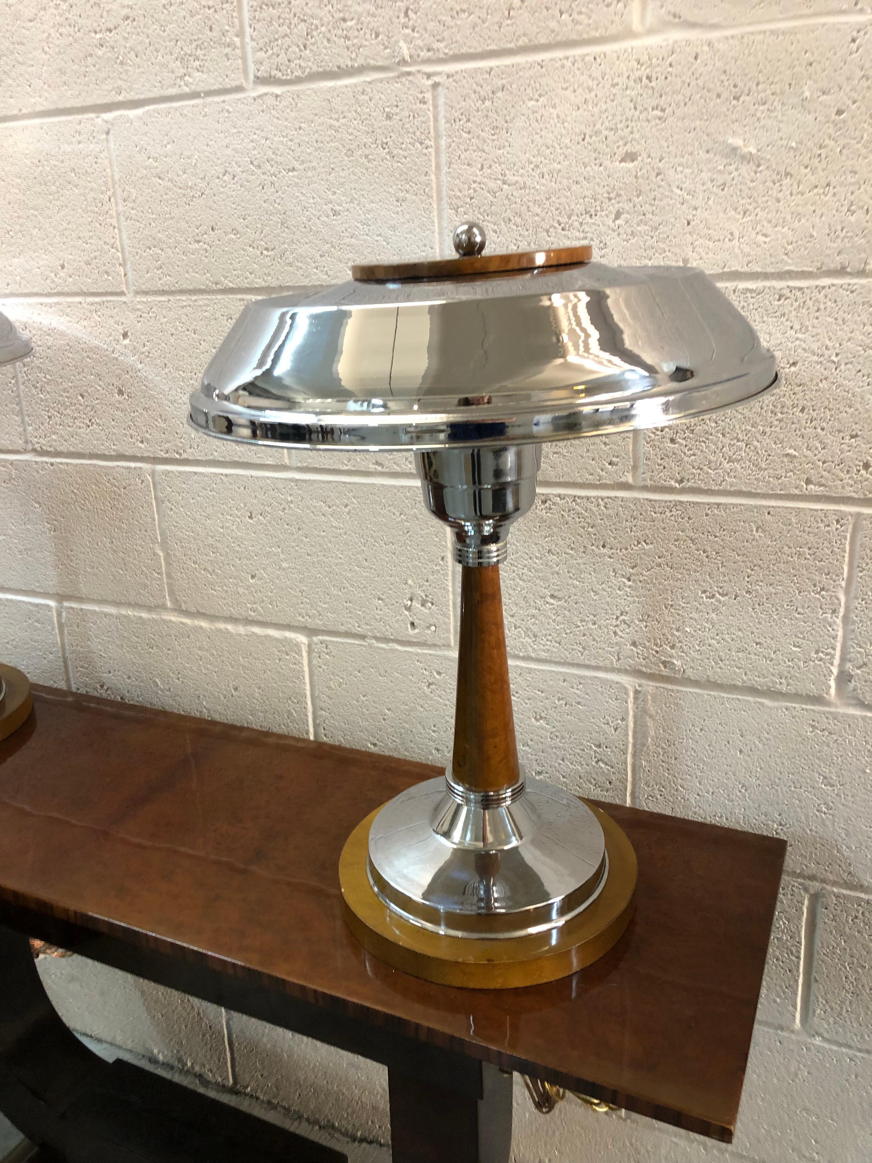 Paire de lampes de bureau Art Déco en bois et chrome, 1920, France en vente 1