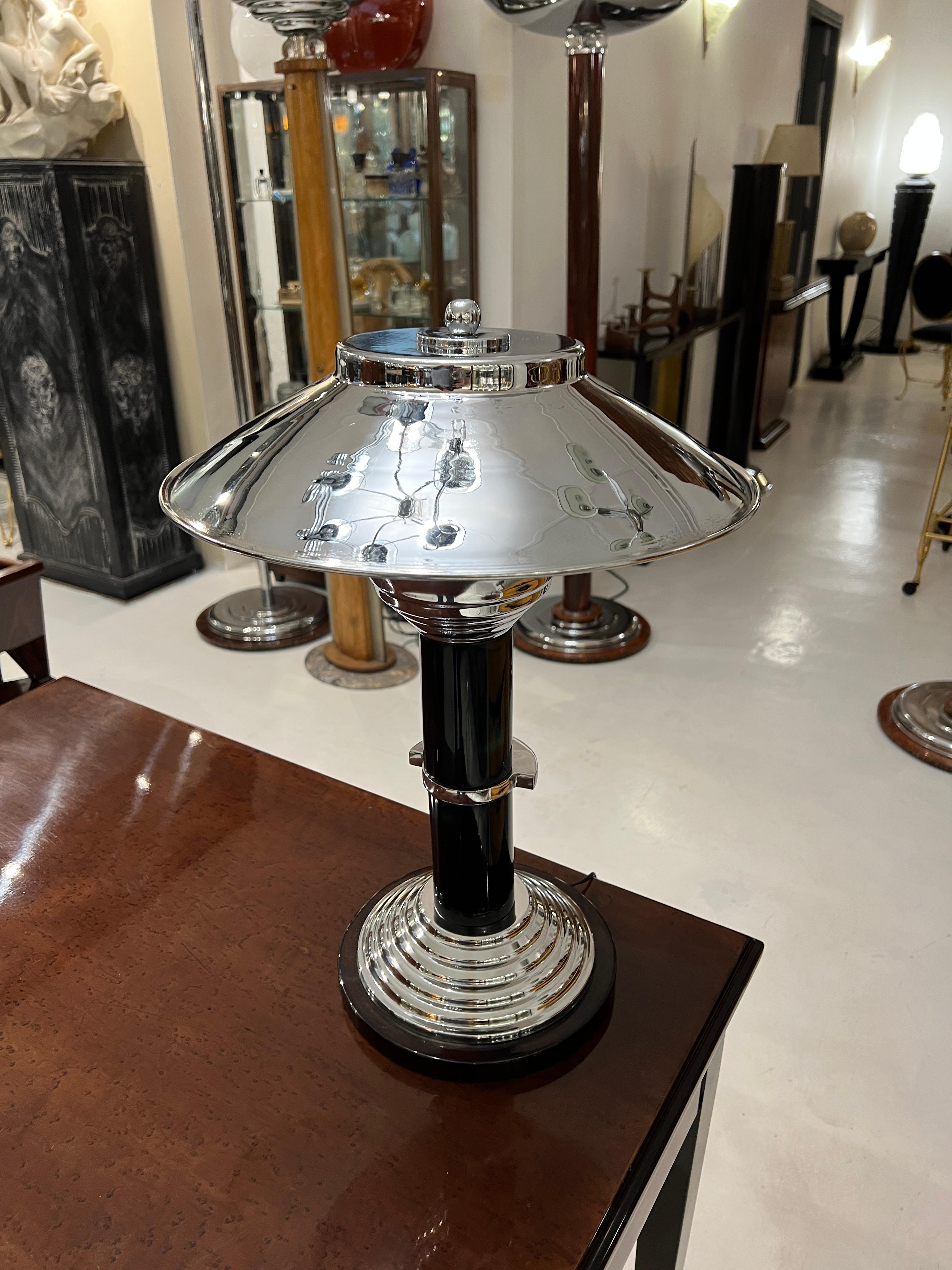 Pair of Art Deco Table Lamps in wood and chrome, France, 1930 For Sale 5