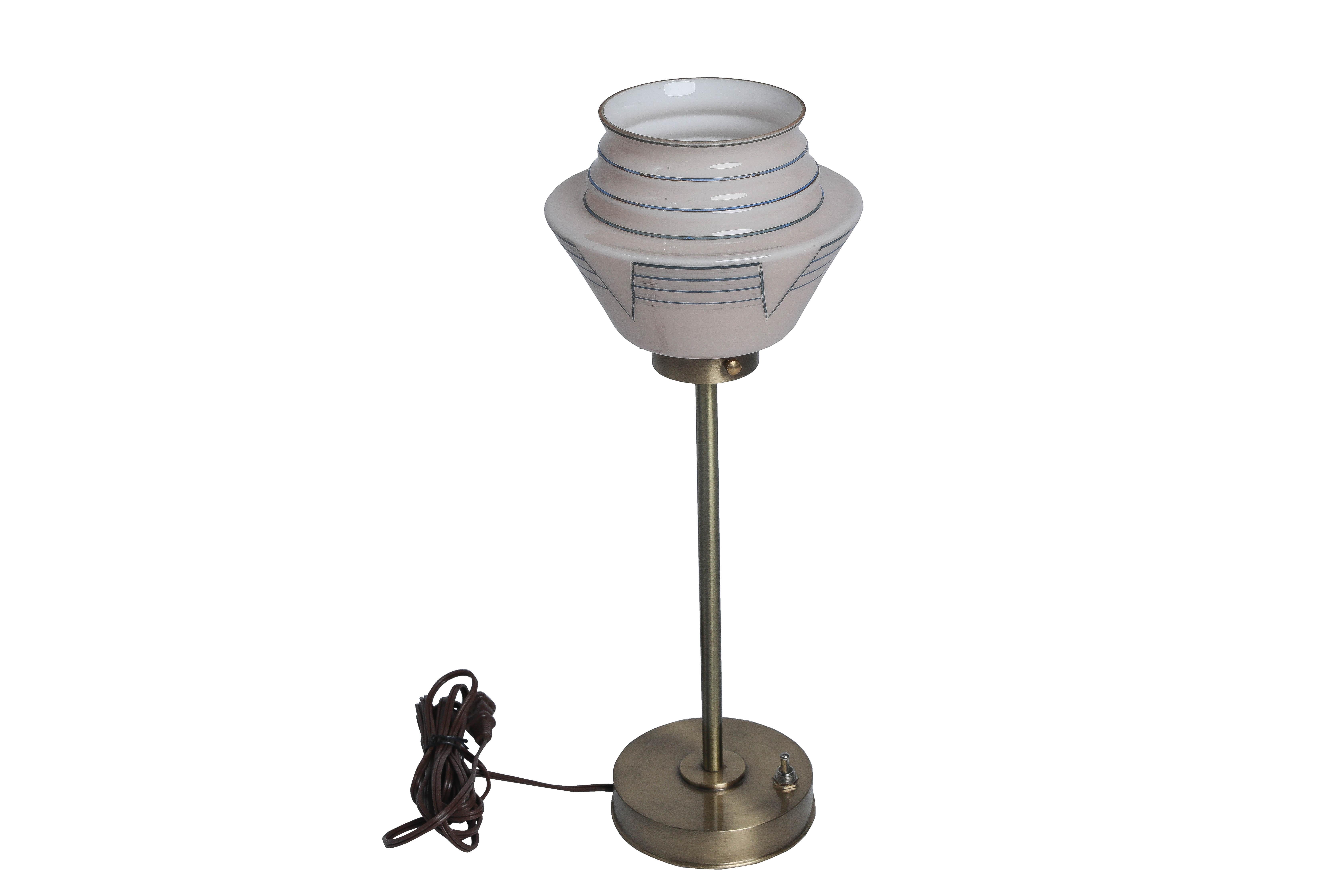 Européen Paire de lampes de table Art déco sur tiges en laiton en vente