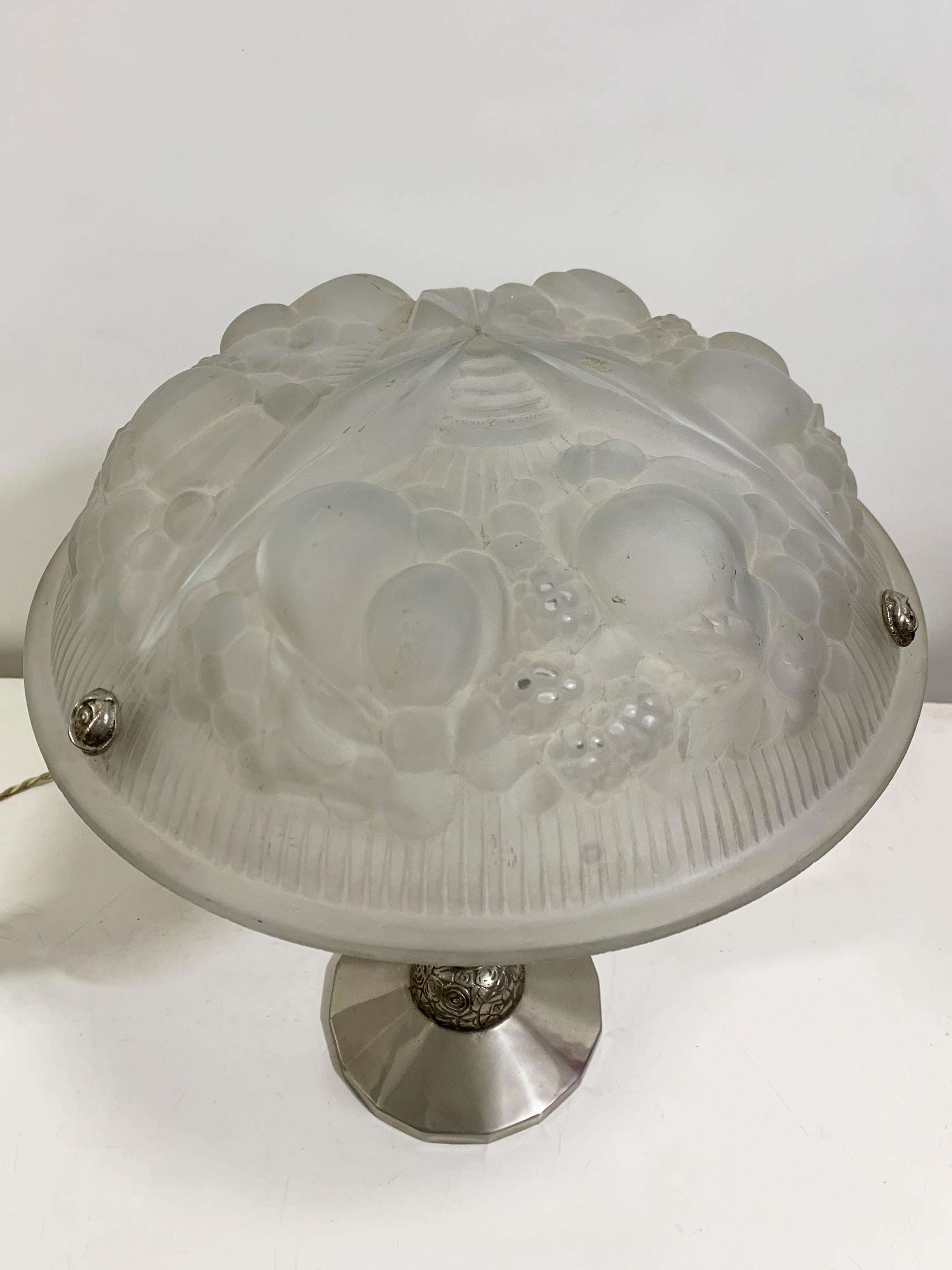 Pareja de lámparas de mesa Art Déco, firmadas por Muller Frères Luneville Plateado en venta